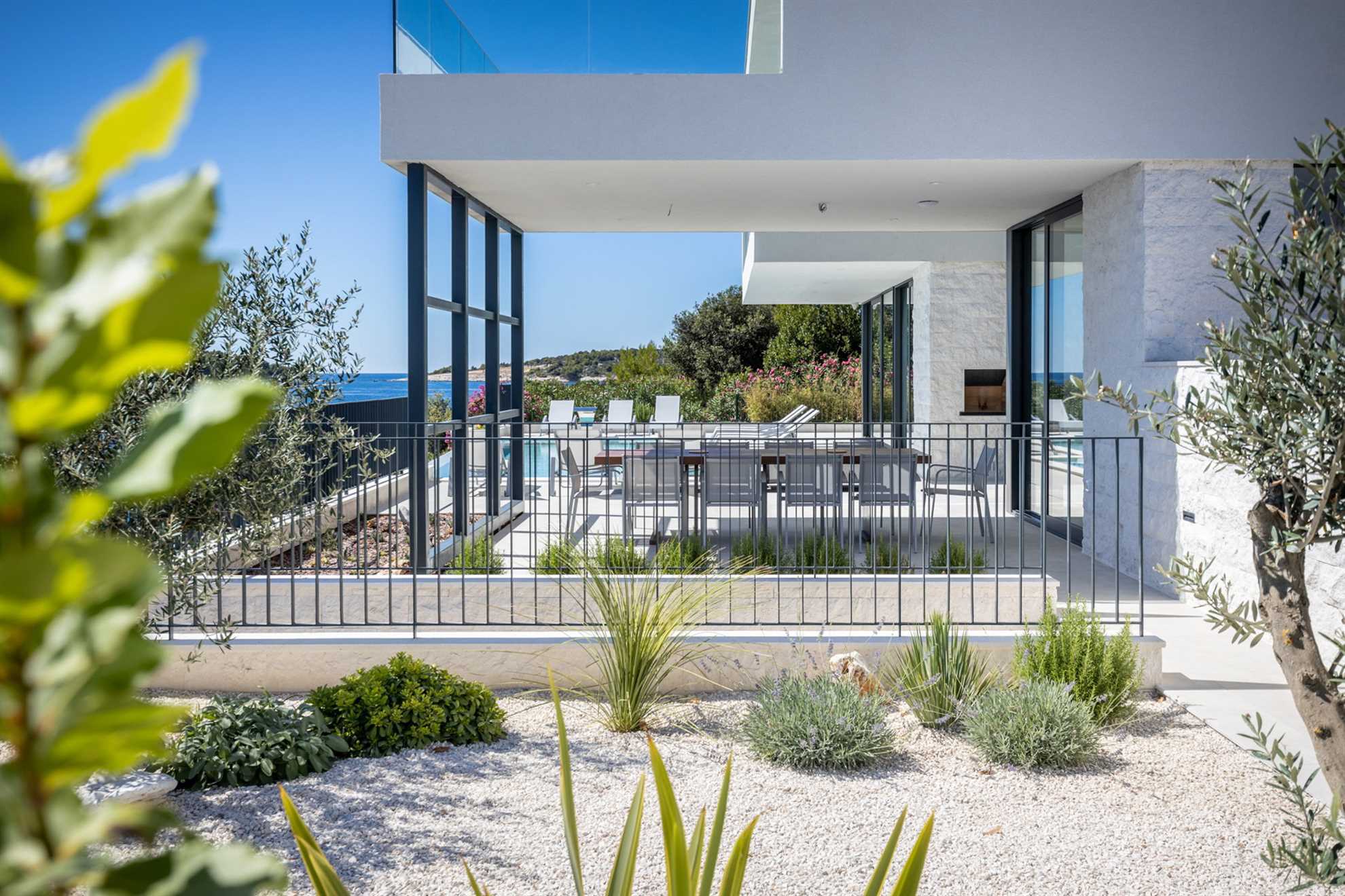 Luxury Villa Black Diamond with Pool