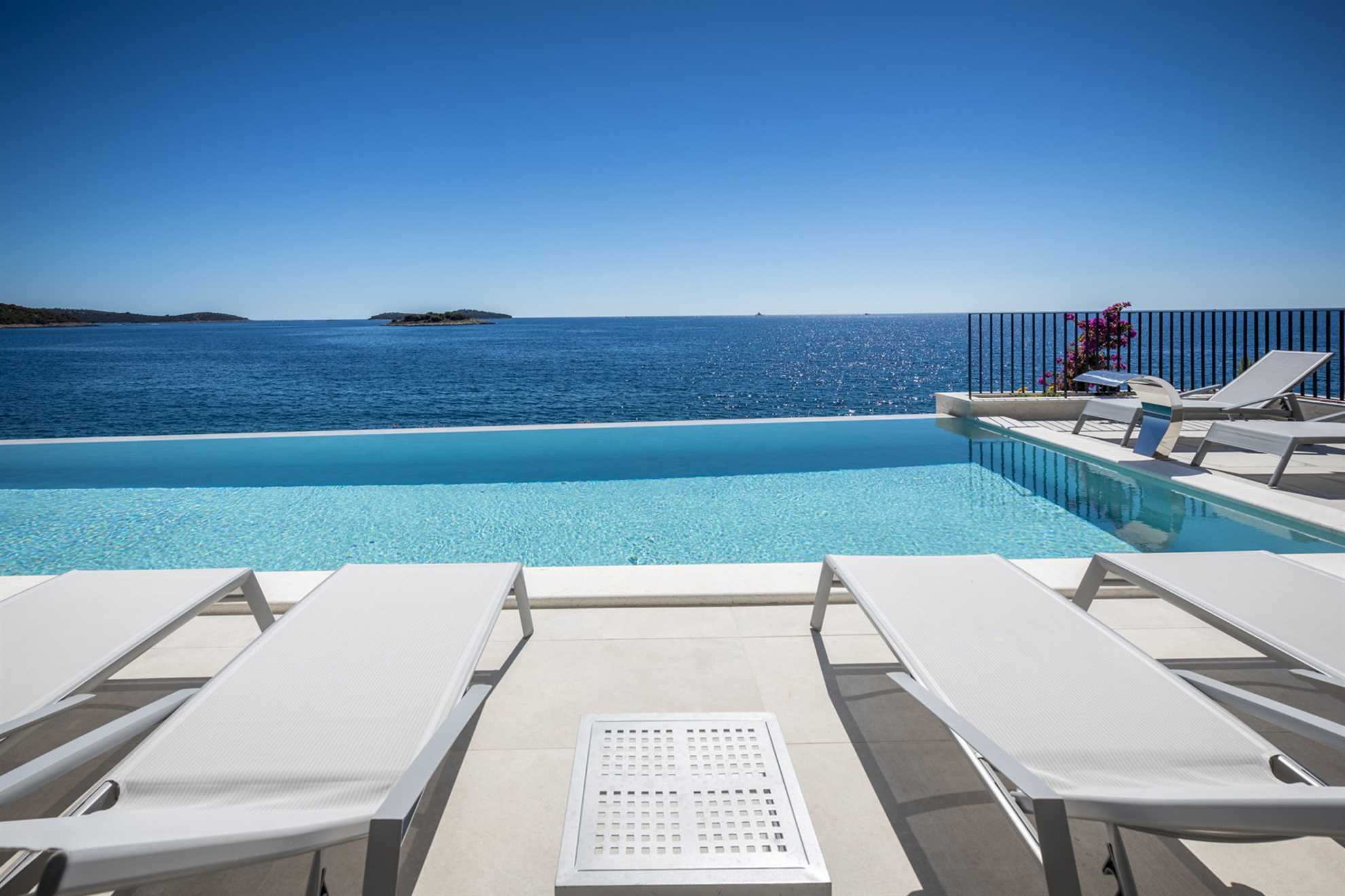 Luxury Villa Black Diamond with Pool