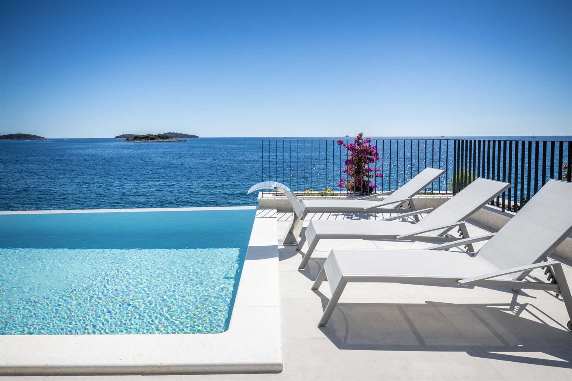 Luxury Villa Black Diamond with Pool