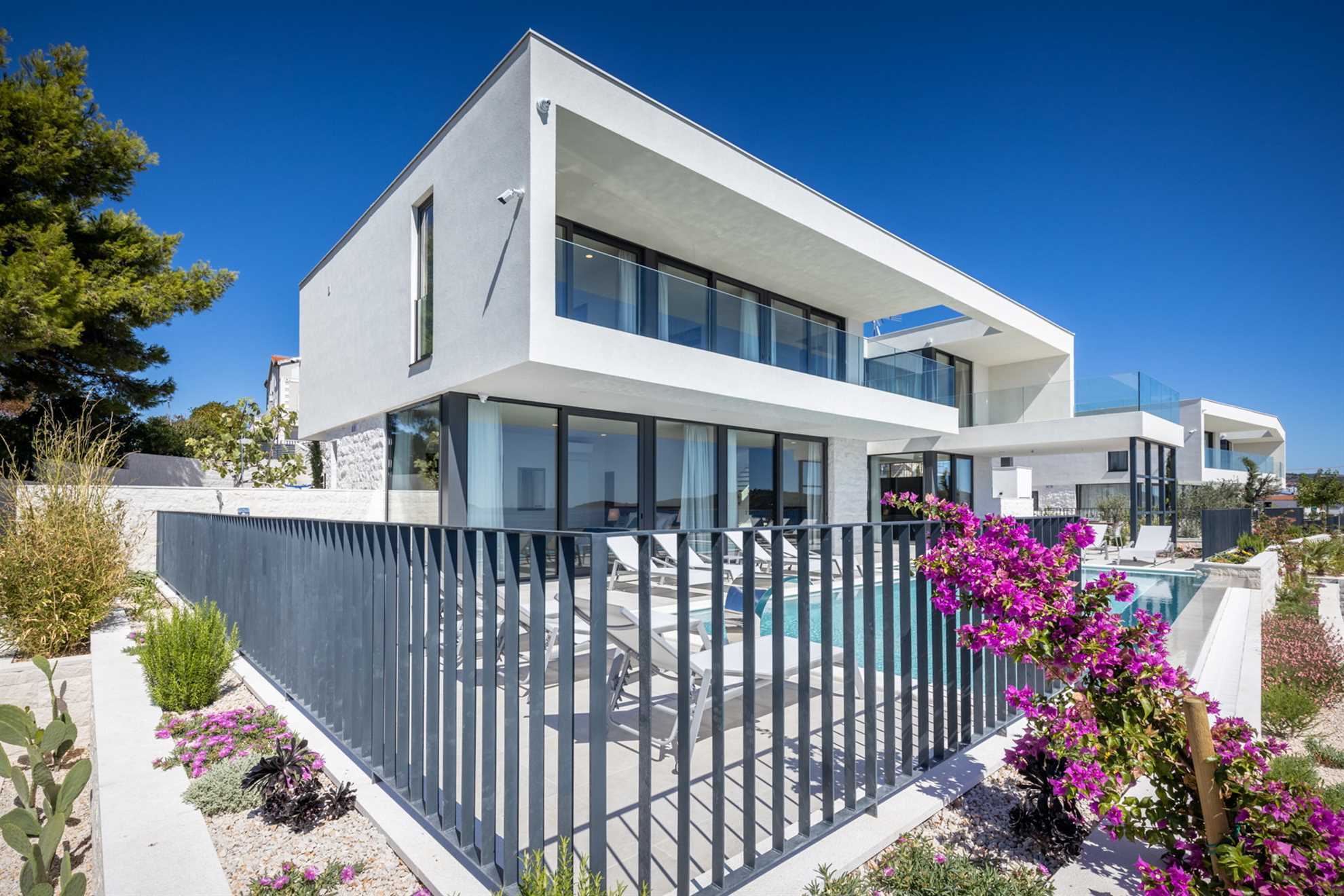 Luxury Villa Black Diamond with Pool