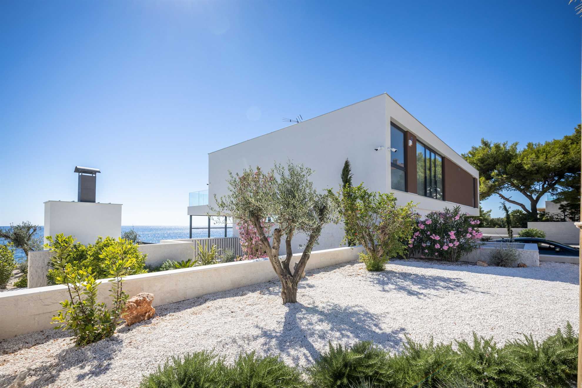 Luxury Villa Black Diamond with Pool