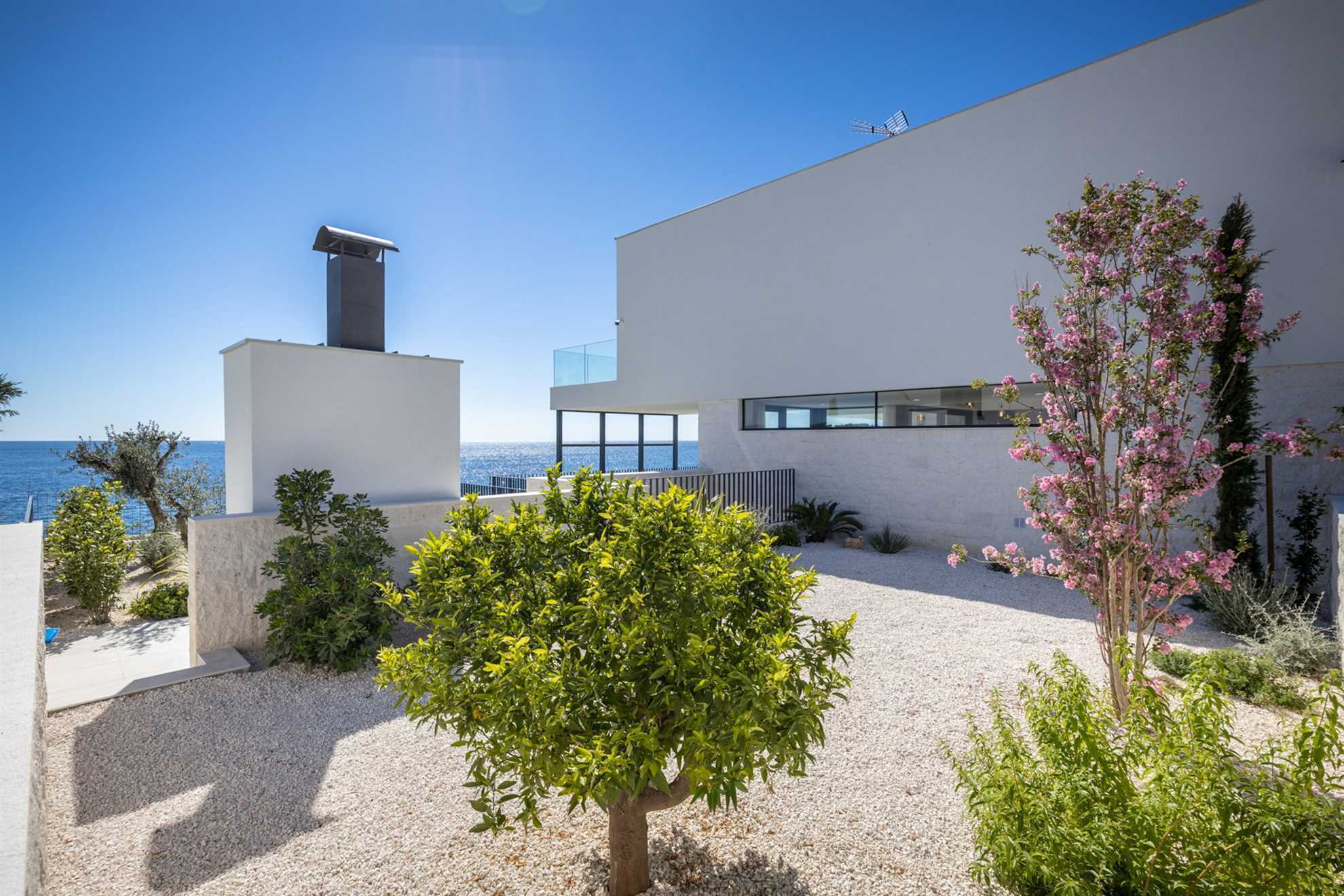 Luxury Villa Black Diamond with Pool