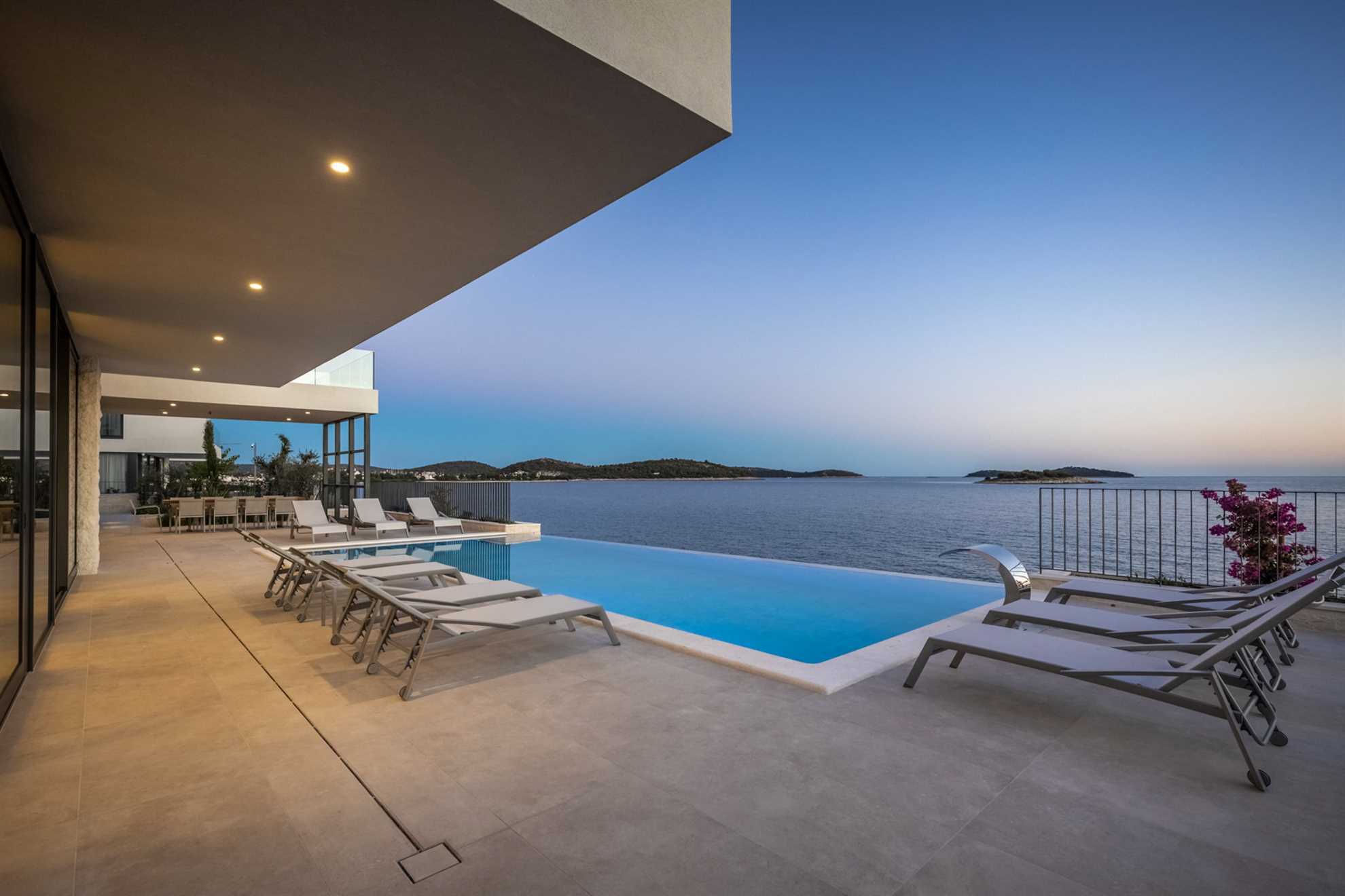 Luxury Villa Black Diamond with Pool