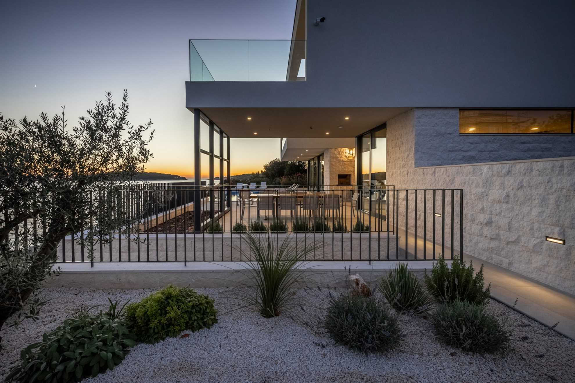 Luxury Villa Black Diamond with Pool