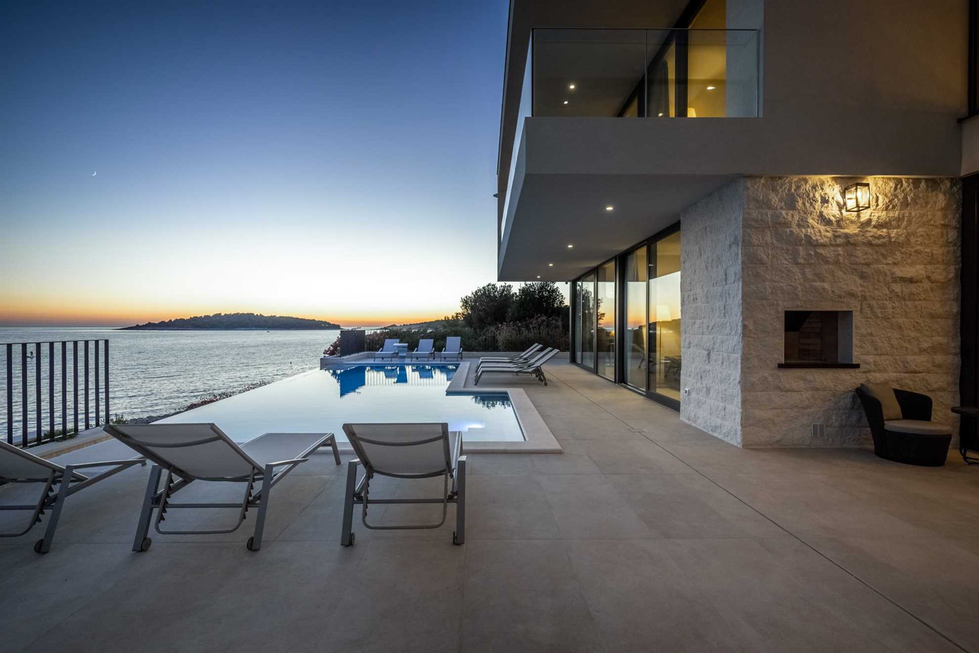 Luxury Villa Black Diamond with Pool