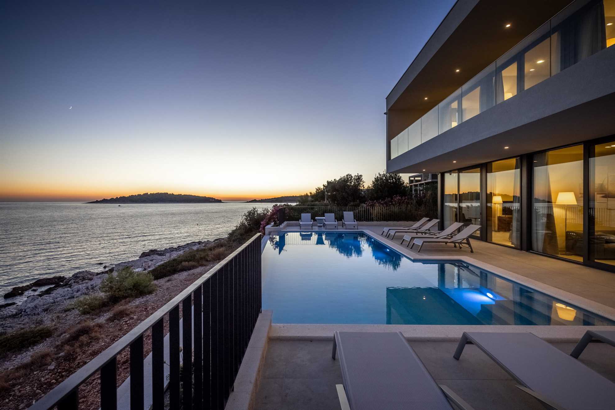Luxury Villa Black Diamond with Pool