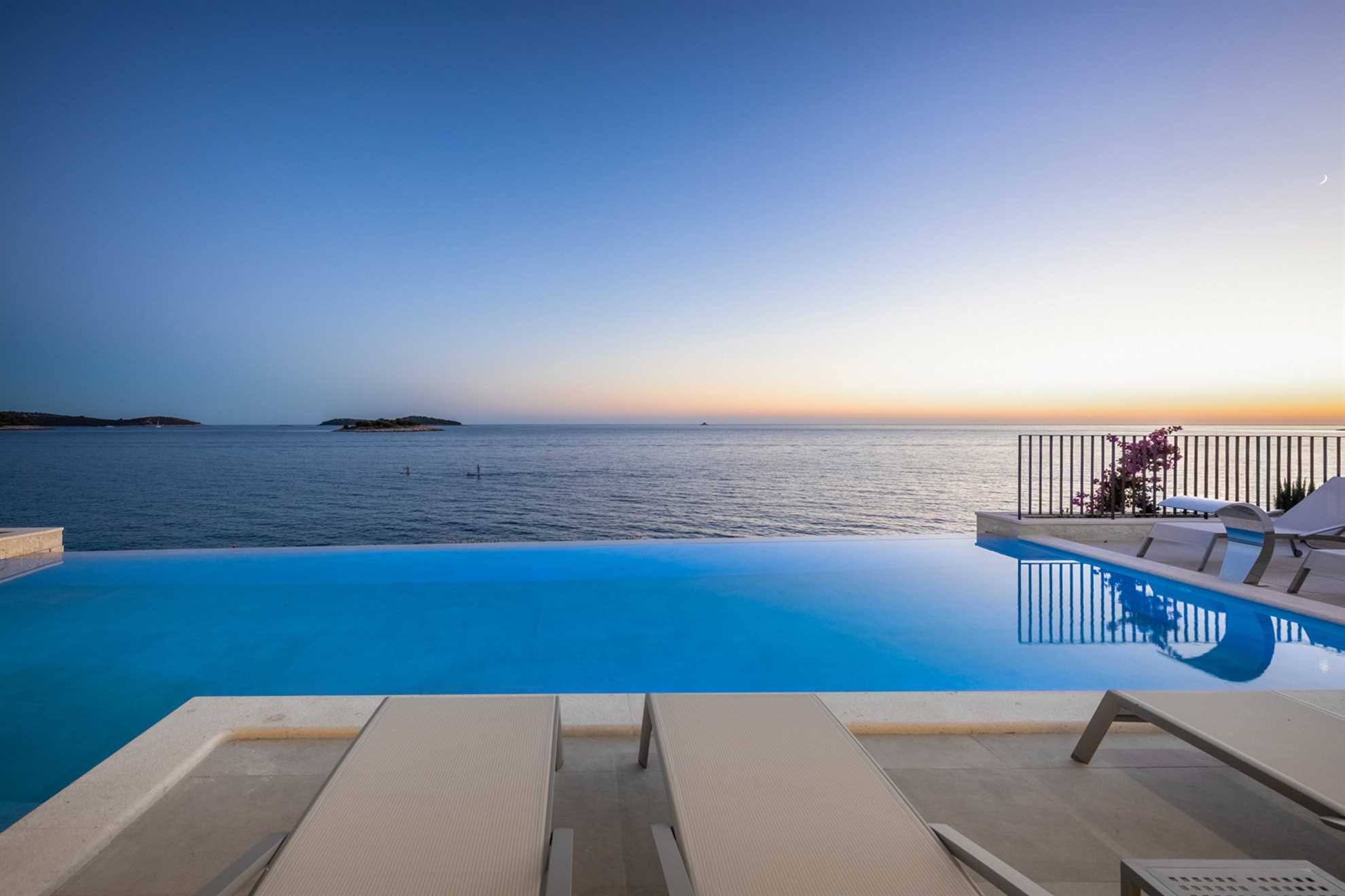 Luxury Villa Black Diamond with Pool