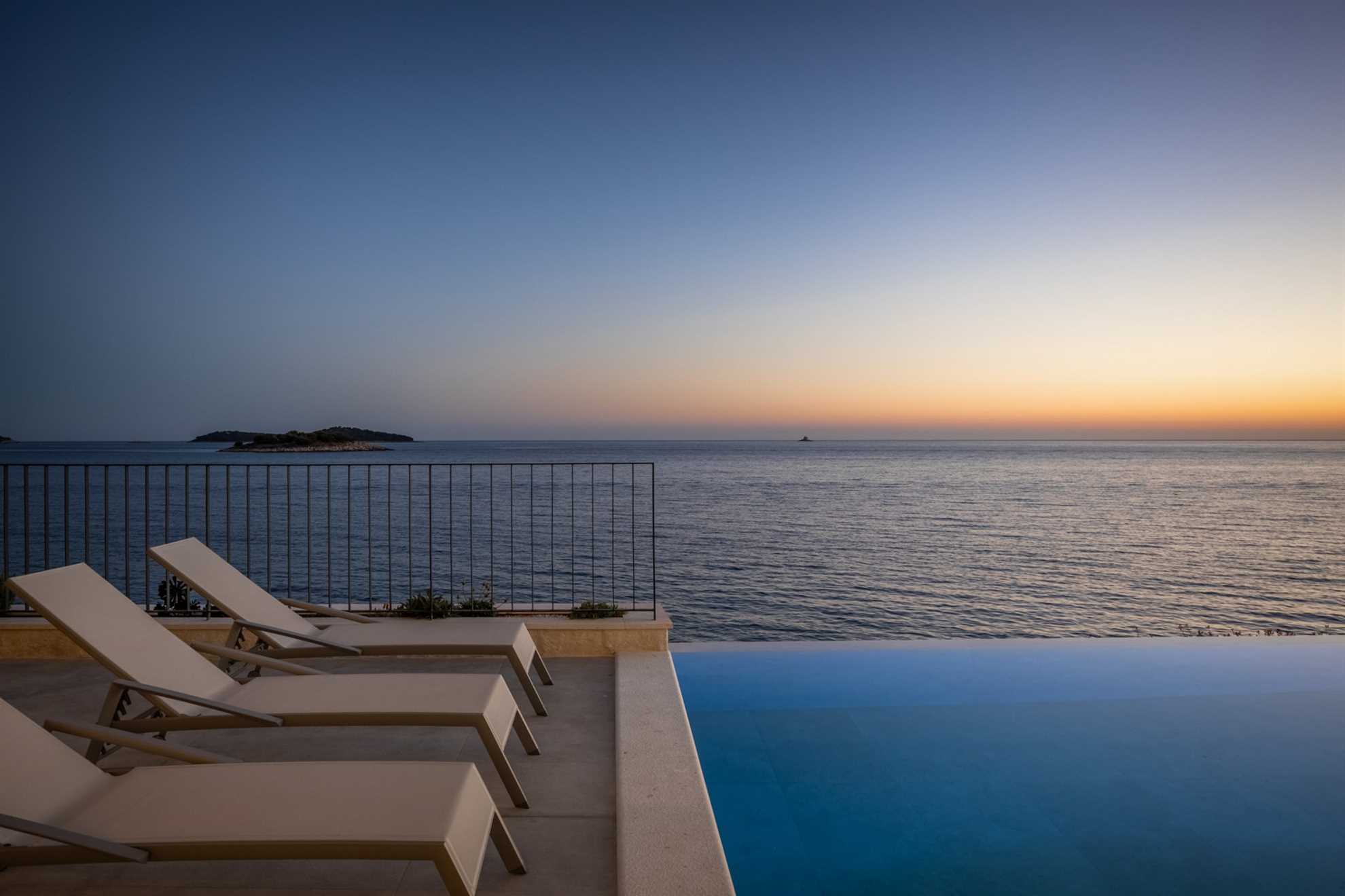 Luxury Villa Black Diamond with Pool