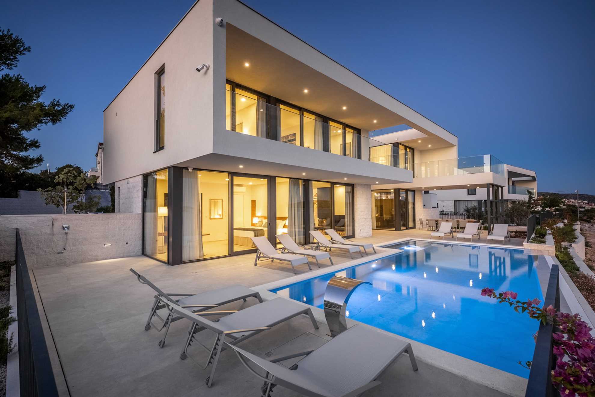Luxury Villa Black Diamond with Pool