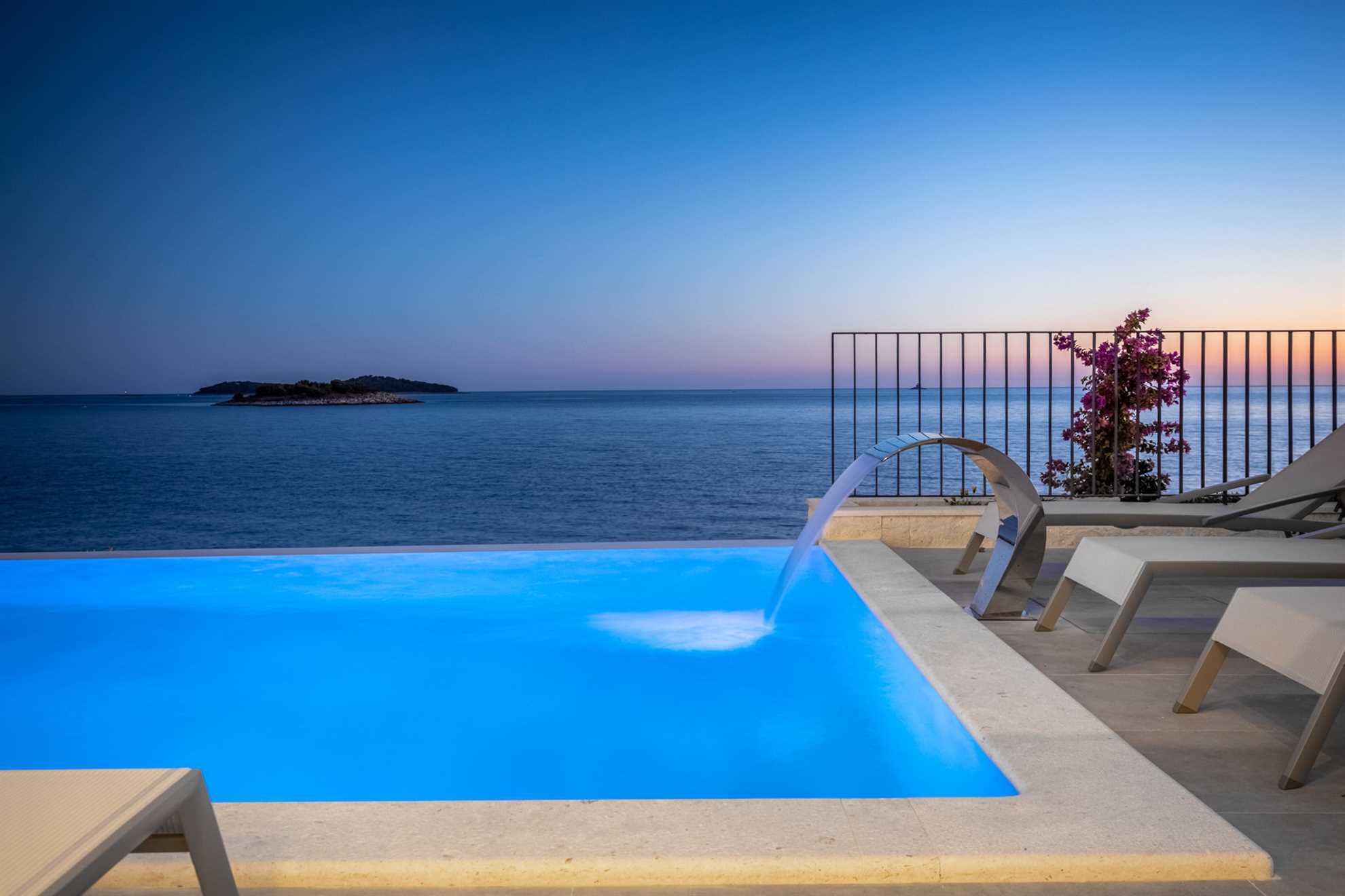 Luxury Villa Black Diamond with Pool