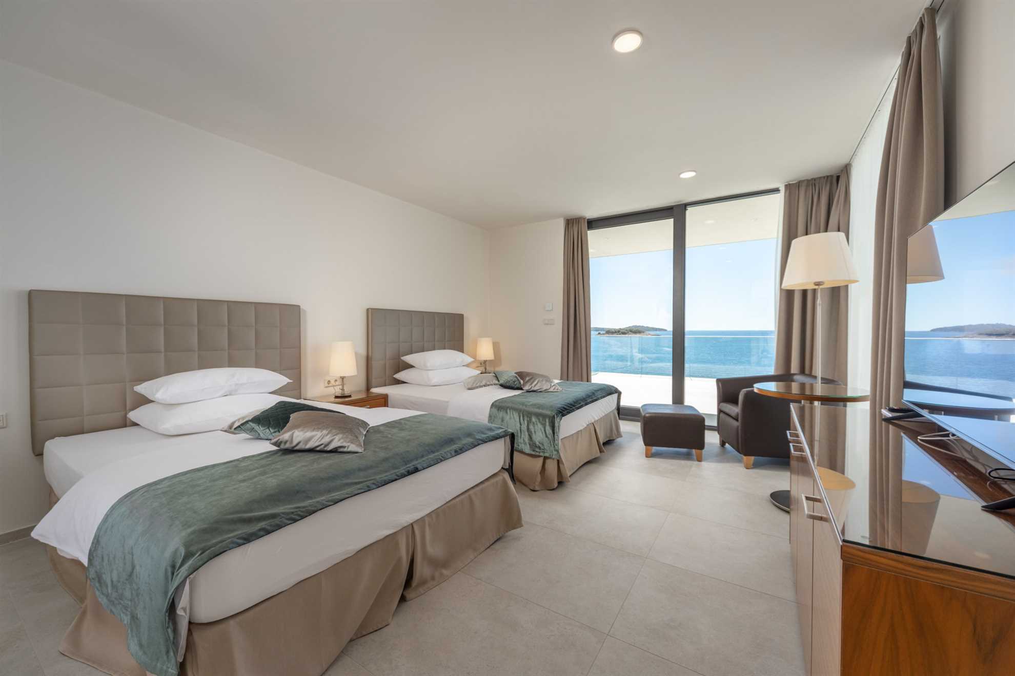 Luxury Villa Black Diamond with Pool