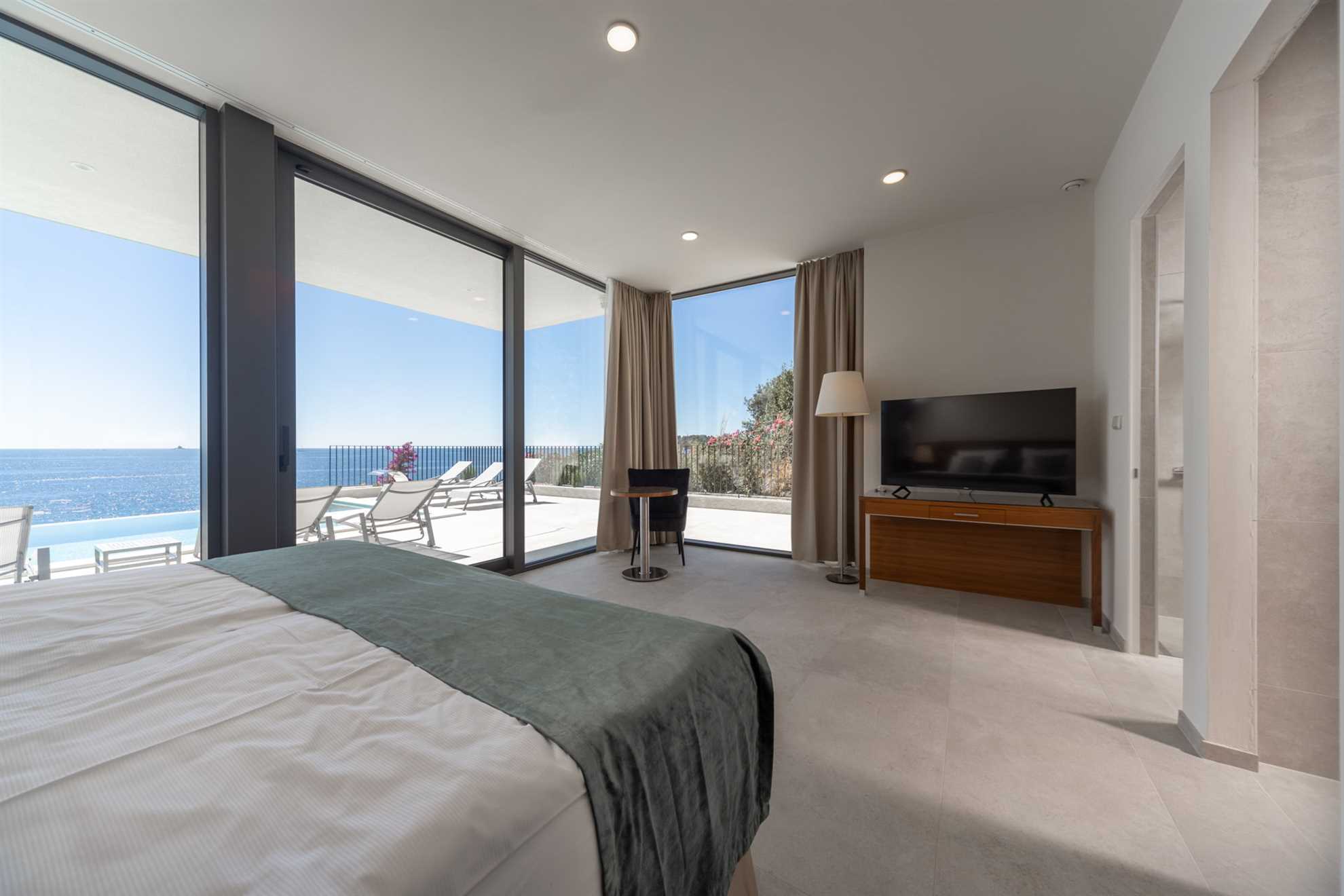 Luxury Villa Black Diamond with Pool