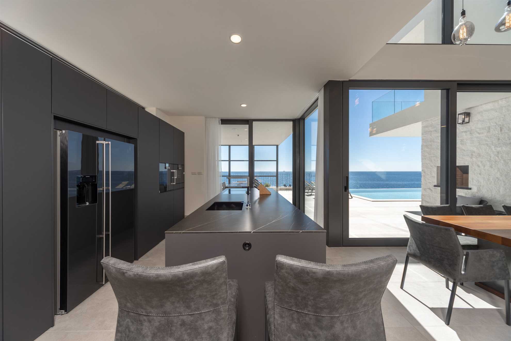 Luxury Villa Black Diamond with Pool
