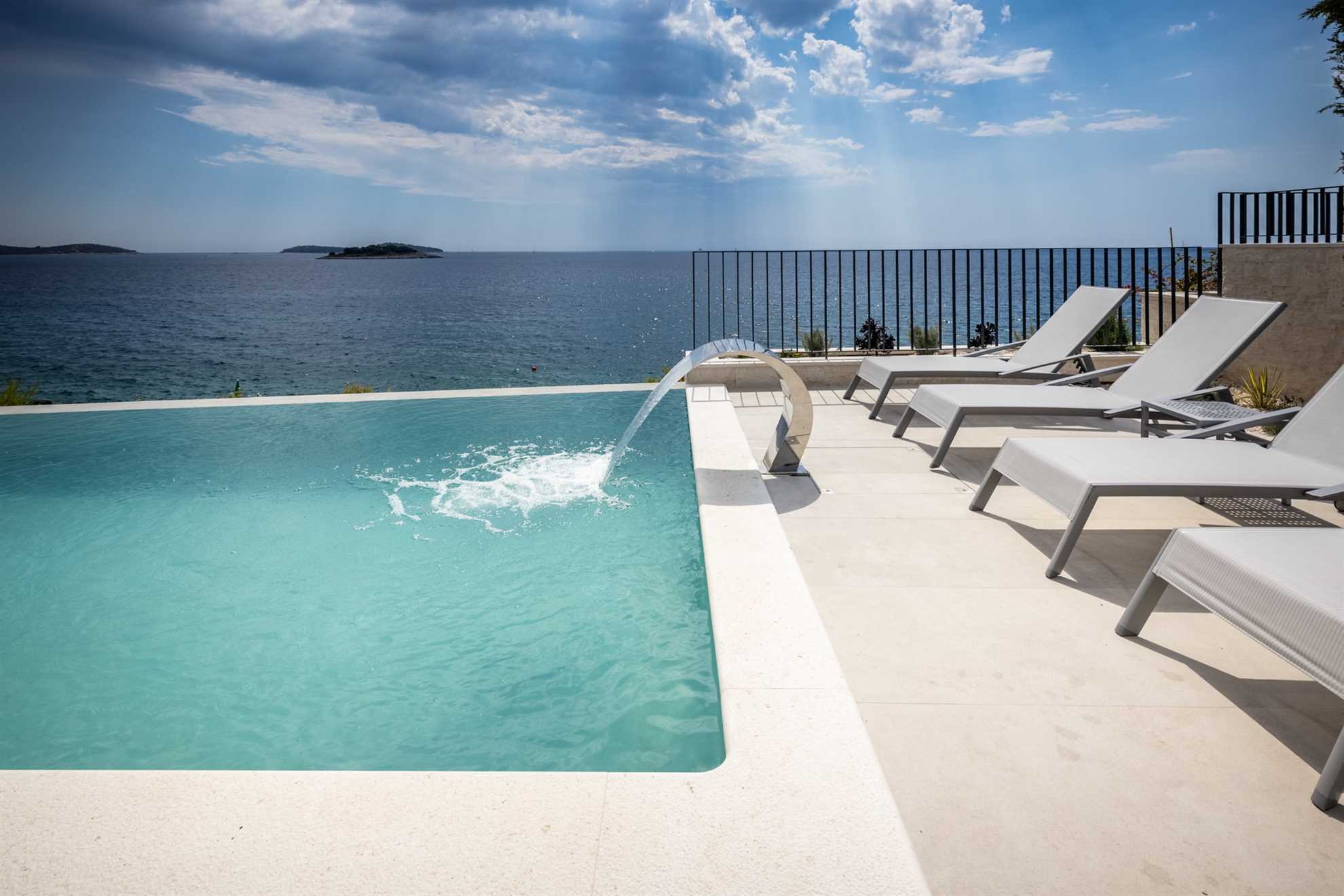 Luxury Villa Night Diamond with Pool
