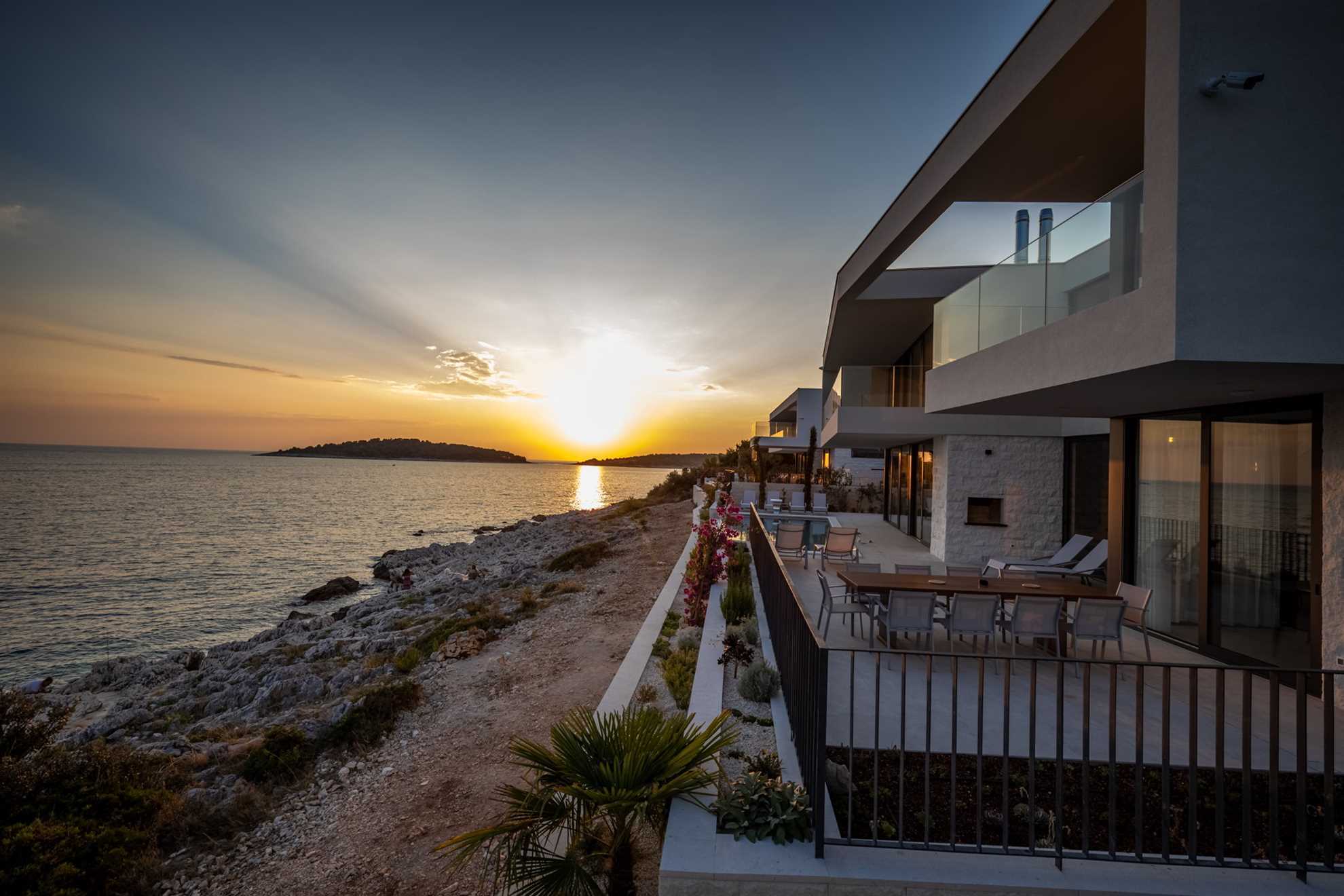 Luxury Villa Night Diamond with Pool
