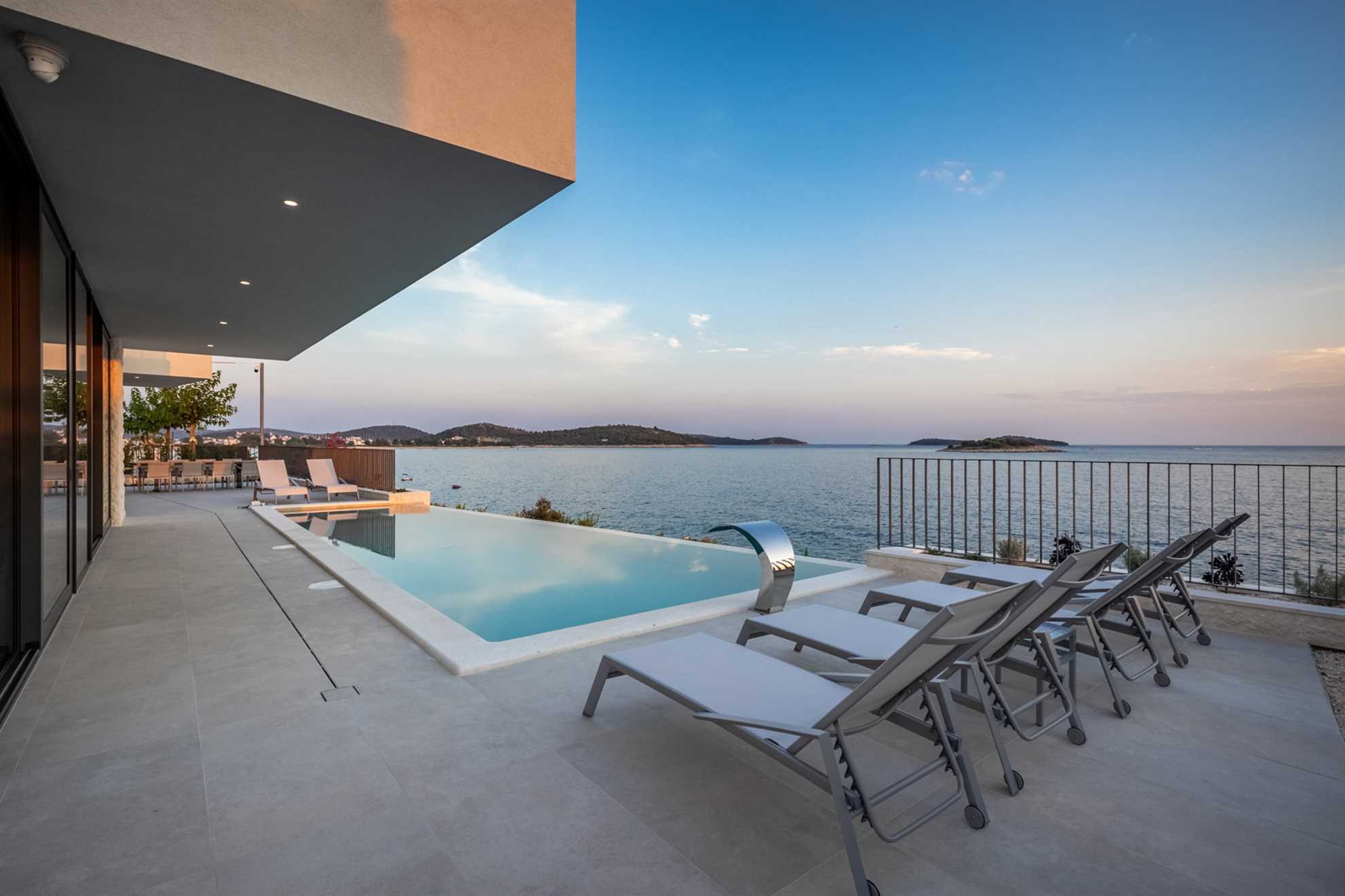 Luxury Villa Night Diamond with Pool
