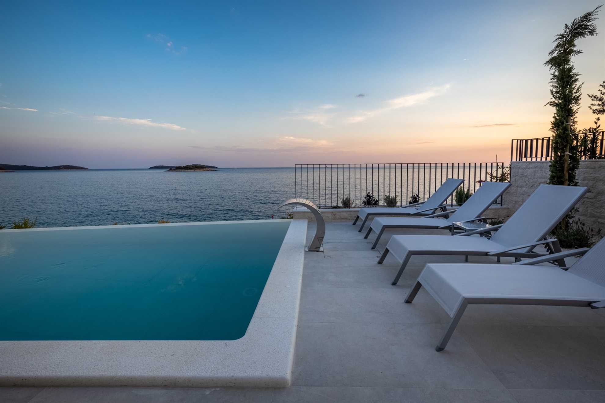 Luxury Villa Night Diamond with Pool
