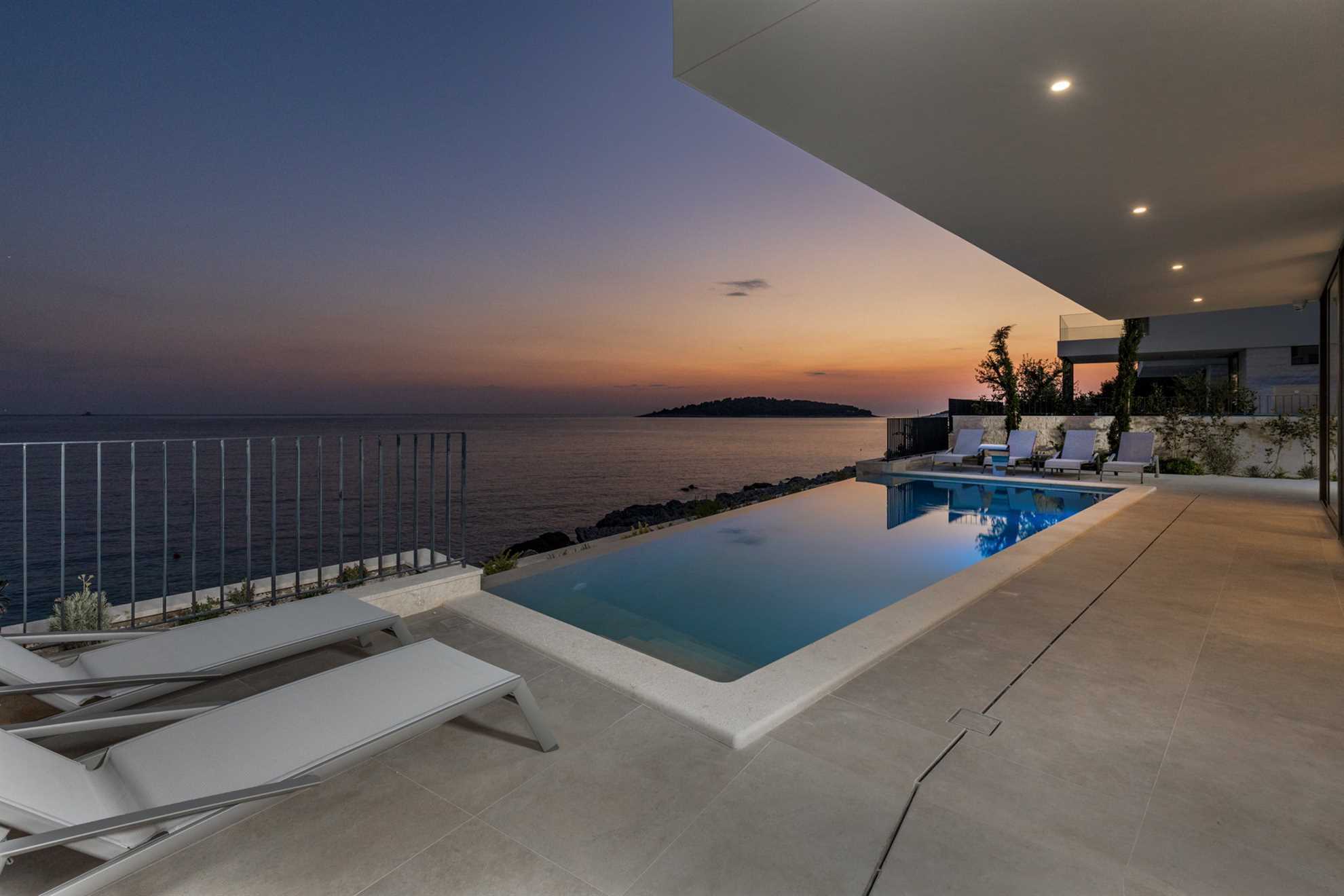 Luxury Villa Night Diamond with Pool