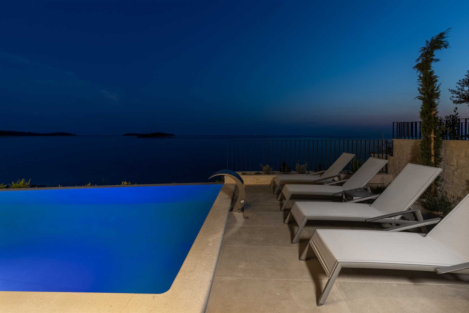 Luxury Villa Night Diamond with Pool