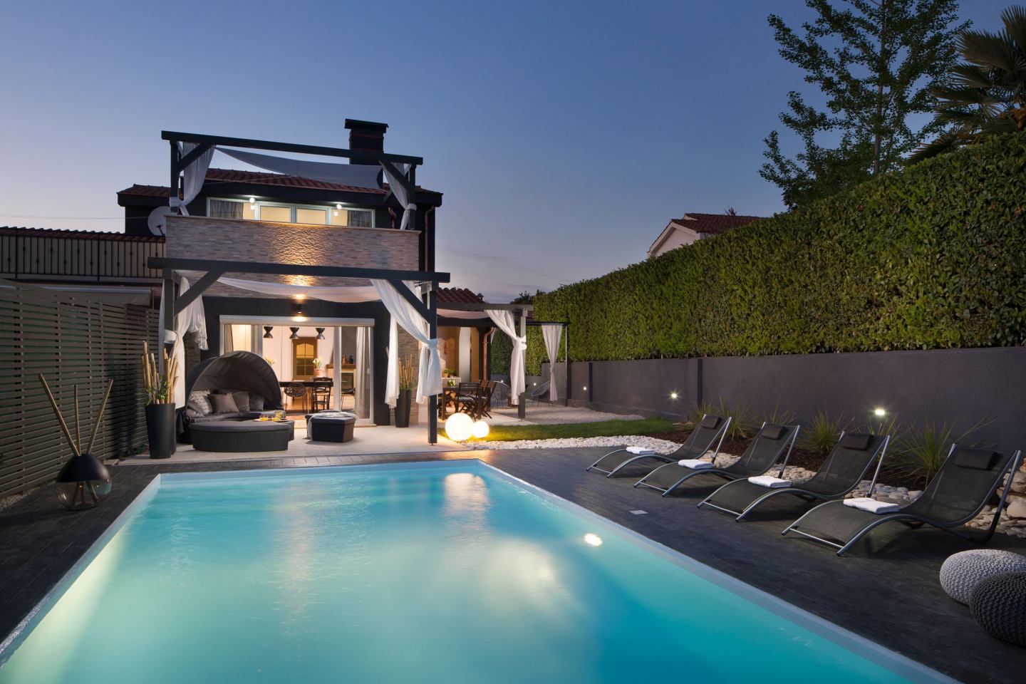 Villa Ordinata with Pool