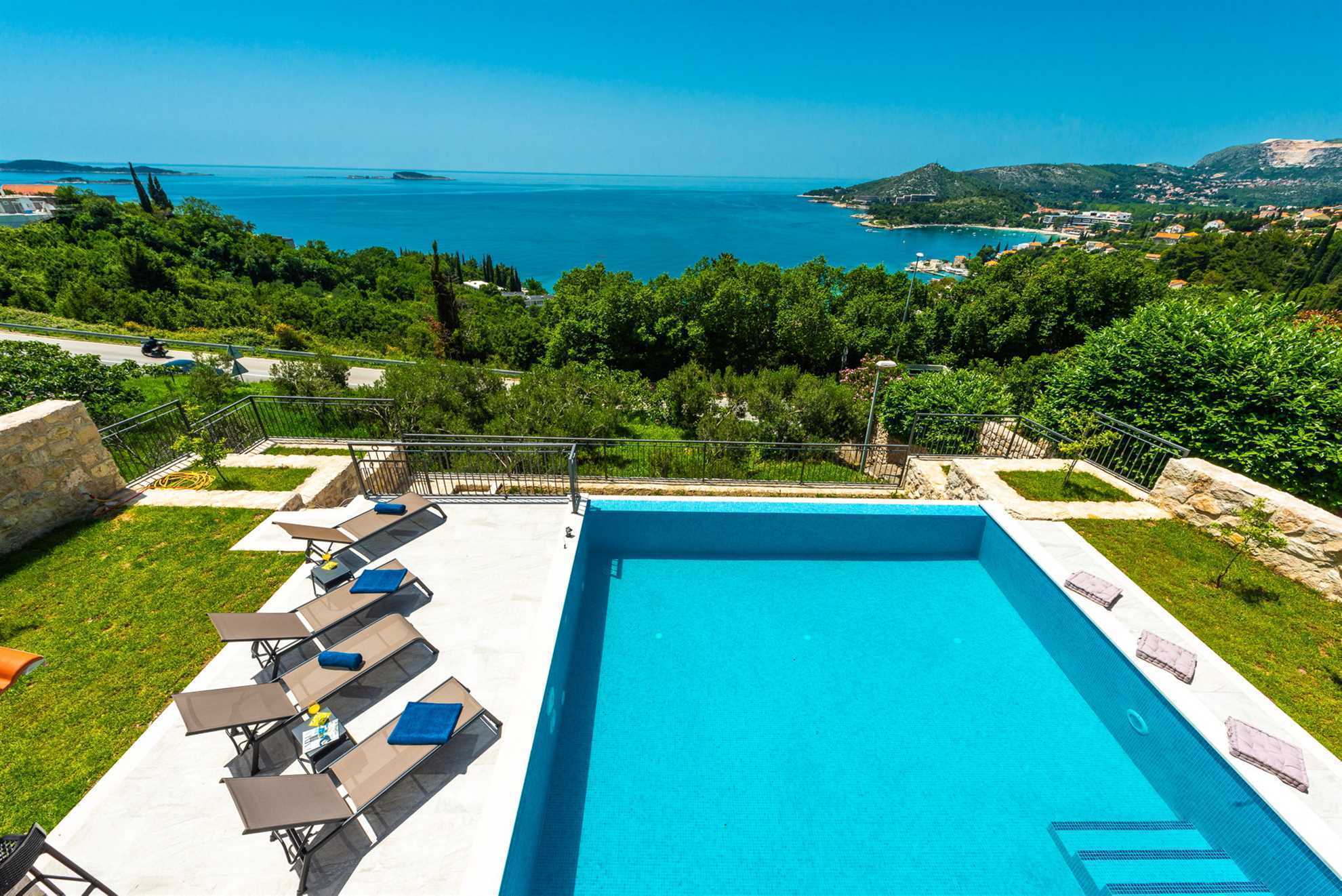 Villa Sunshine with Infinity Pool