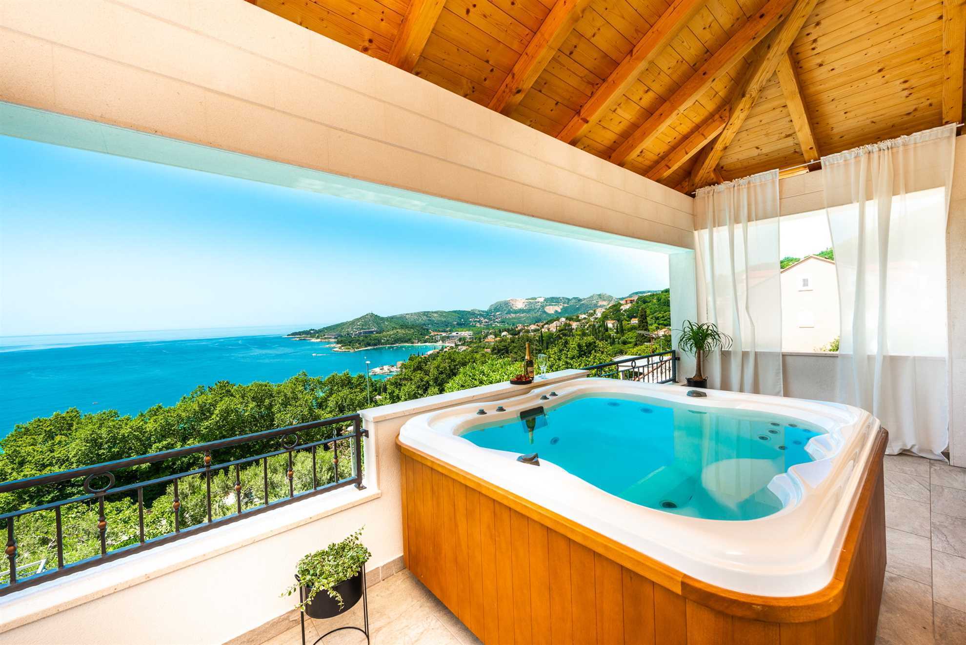 Villa Sunshine with Infinity Pool