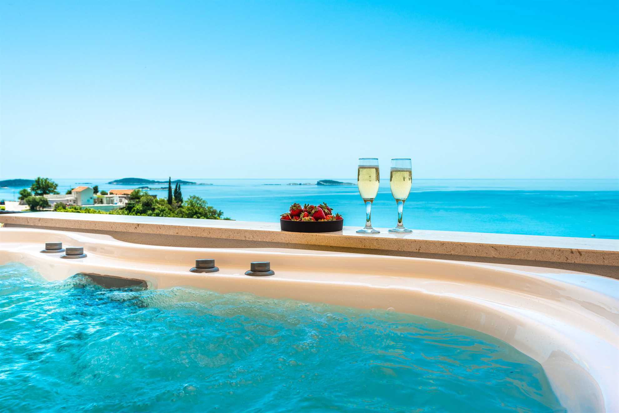 Villa Sunshine with Infinity Pool