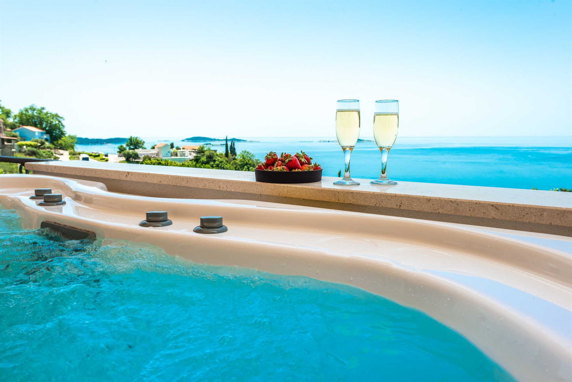 Villa Sunshine with Infinity Pool