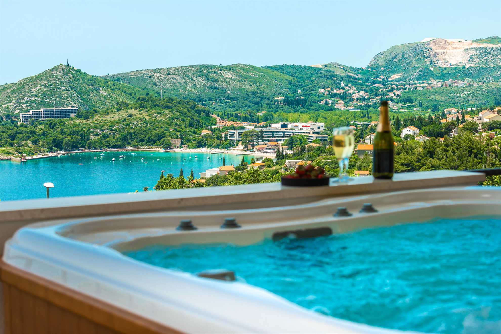 Villa Sunshine with Infinity Pool