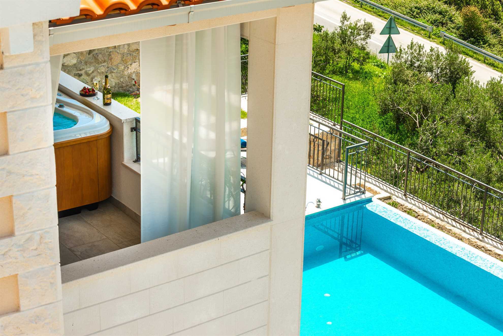 Villa Sunshine with Infinity Pool