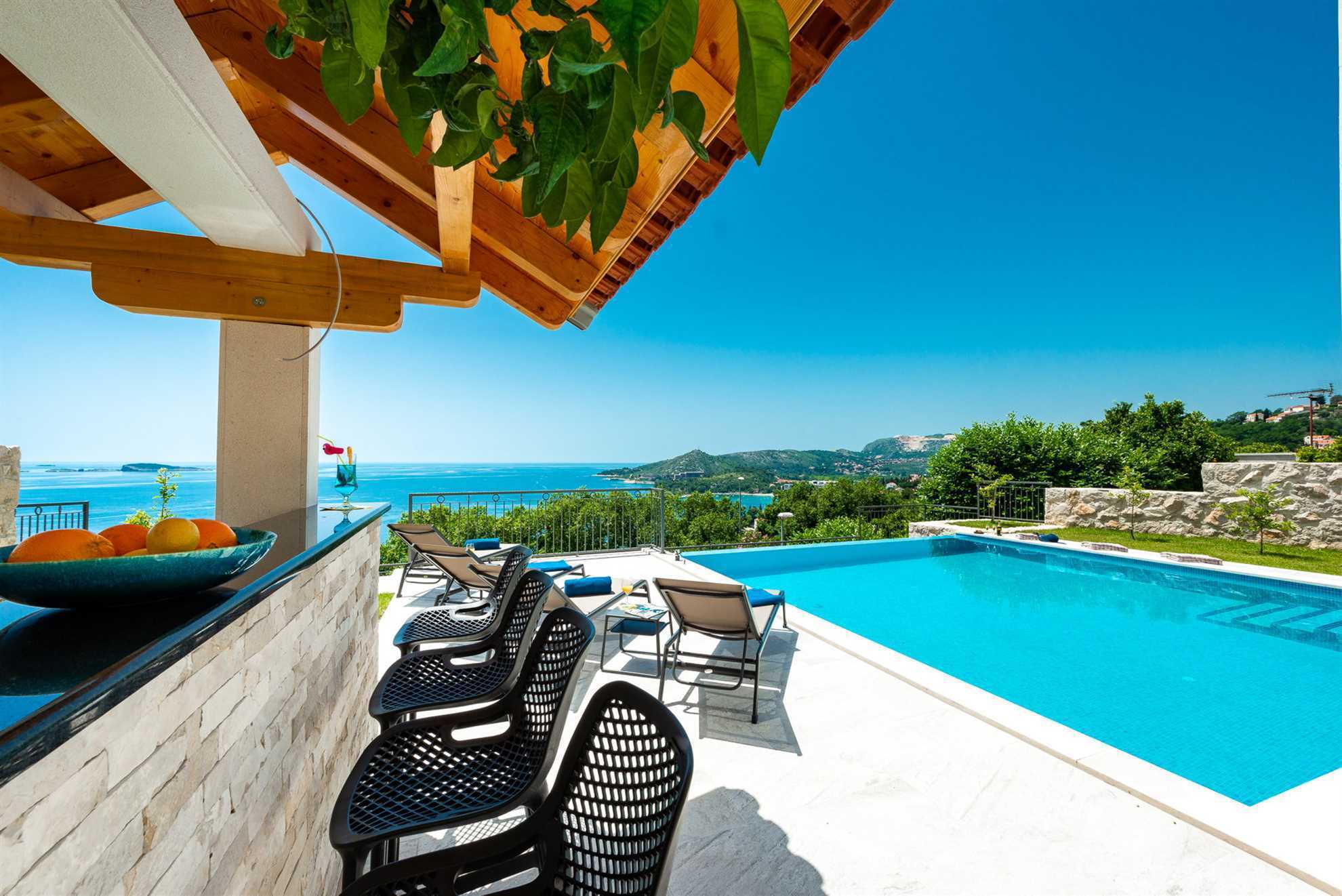 Villa Sunshine with Infinity Pool