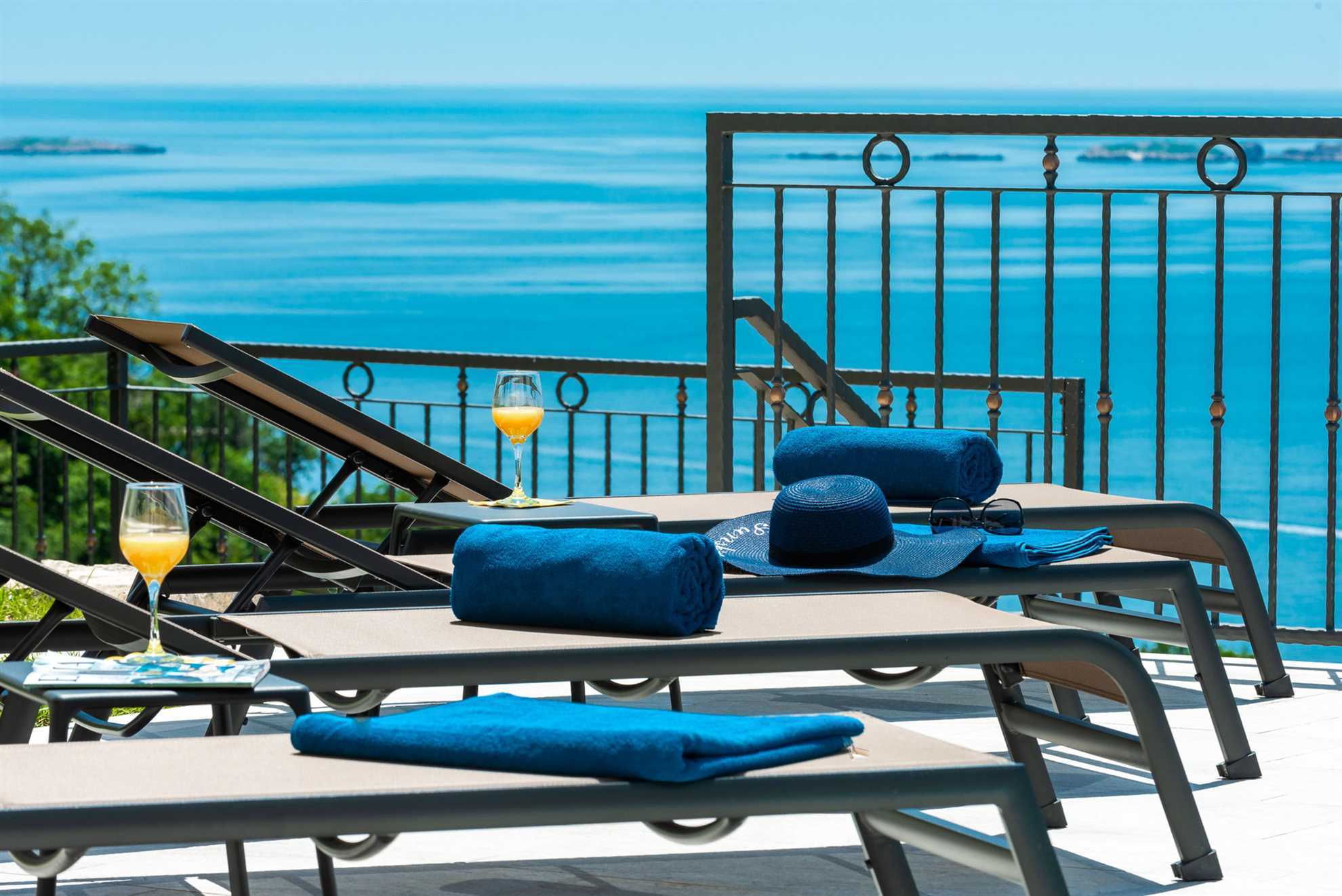 Villa Sunshine with Infinity Pool