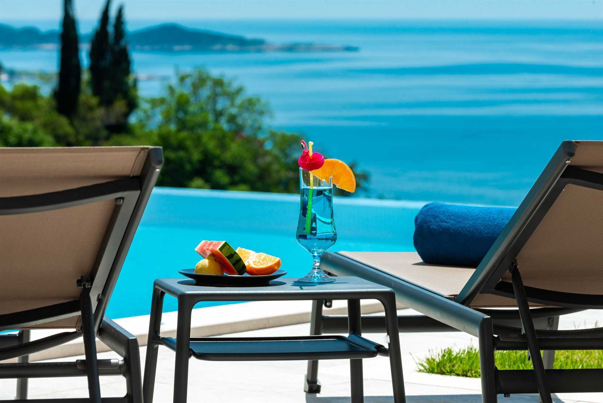 Villa Sunshine with Infinity Pool