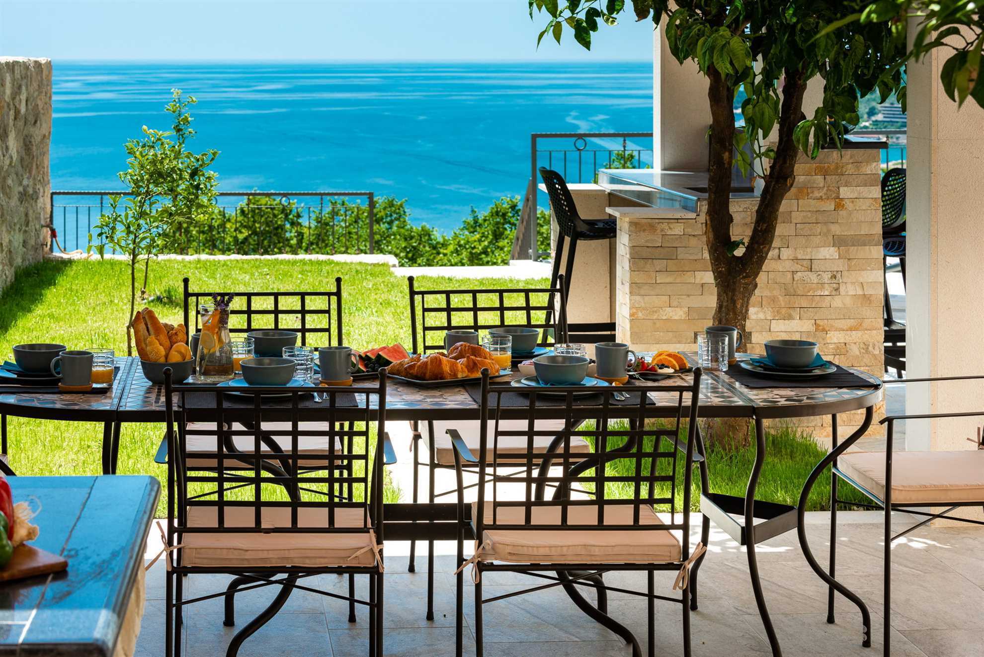 Villa Sunshine with Infinity Pool