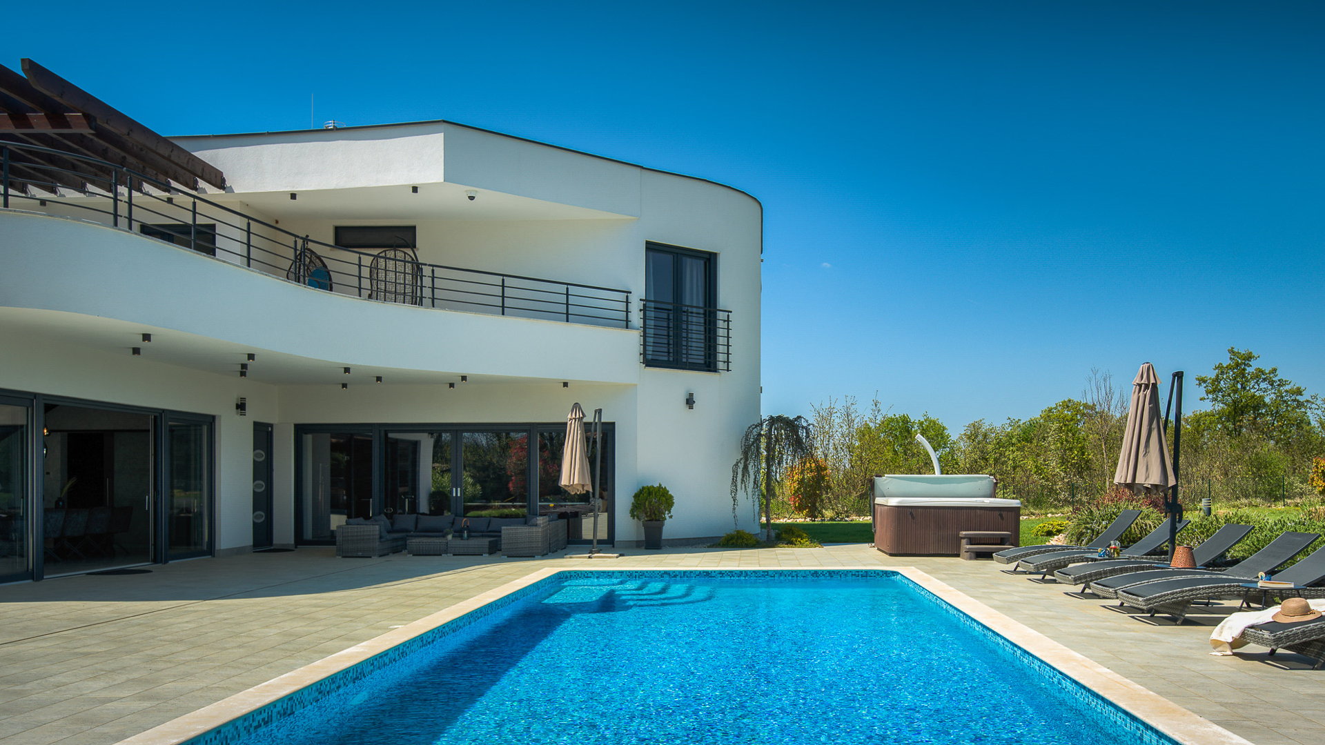 Villa Divine Estate with Pool