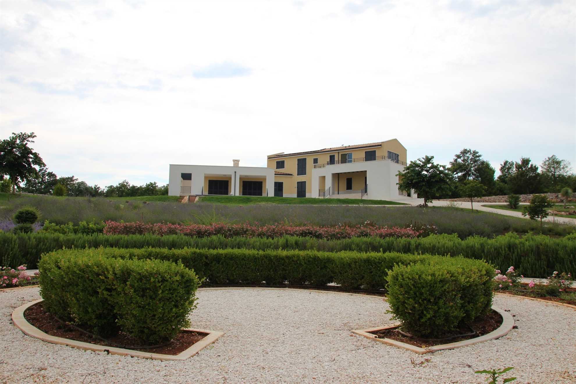 Villa Labyrinth with Pool