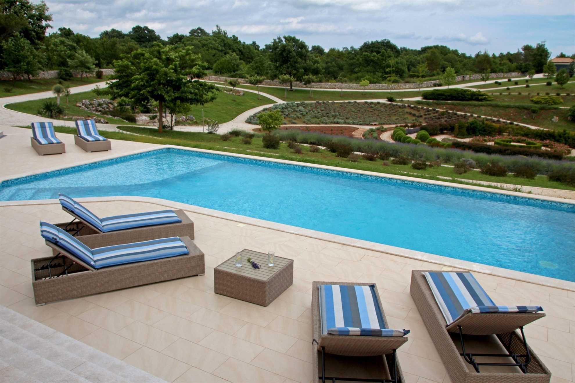 Villa Labyrinth with Pool