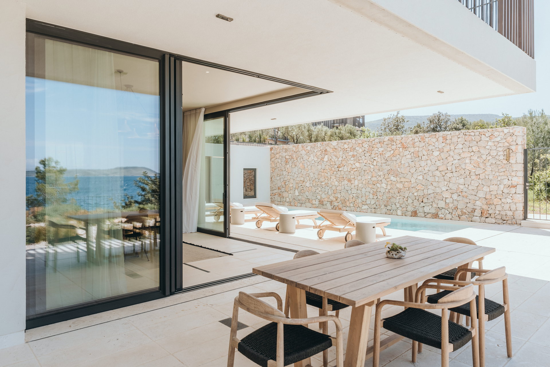 Luxury Villa Cliff with Heated Pool