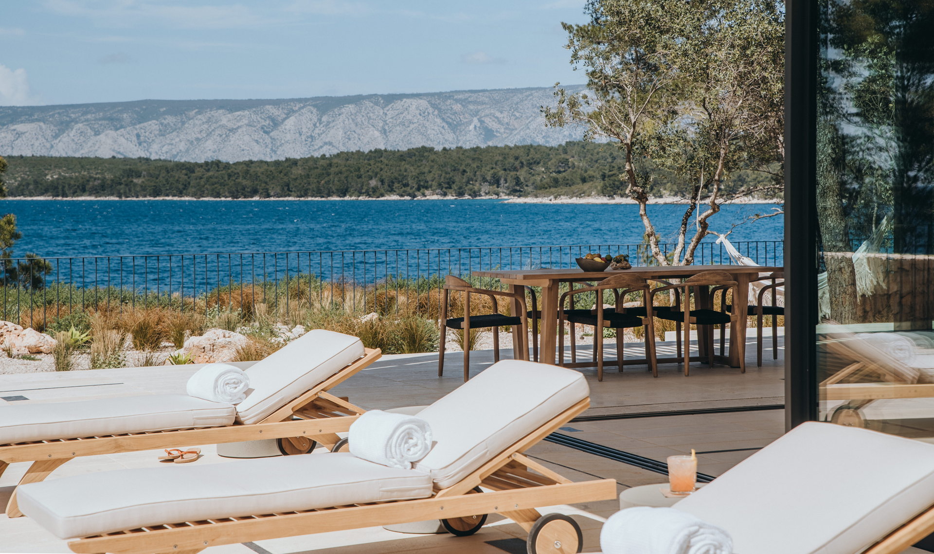 Luxury Villa Cliff with Heated Pool