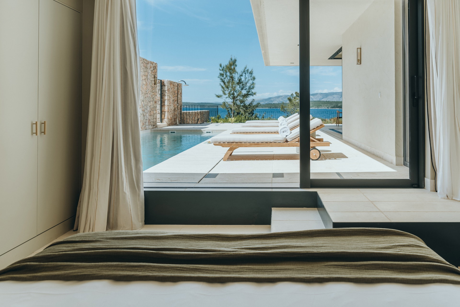 Luxury Villa Cliff with Heated Pool