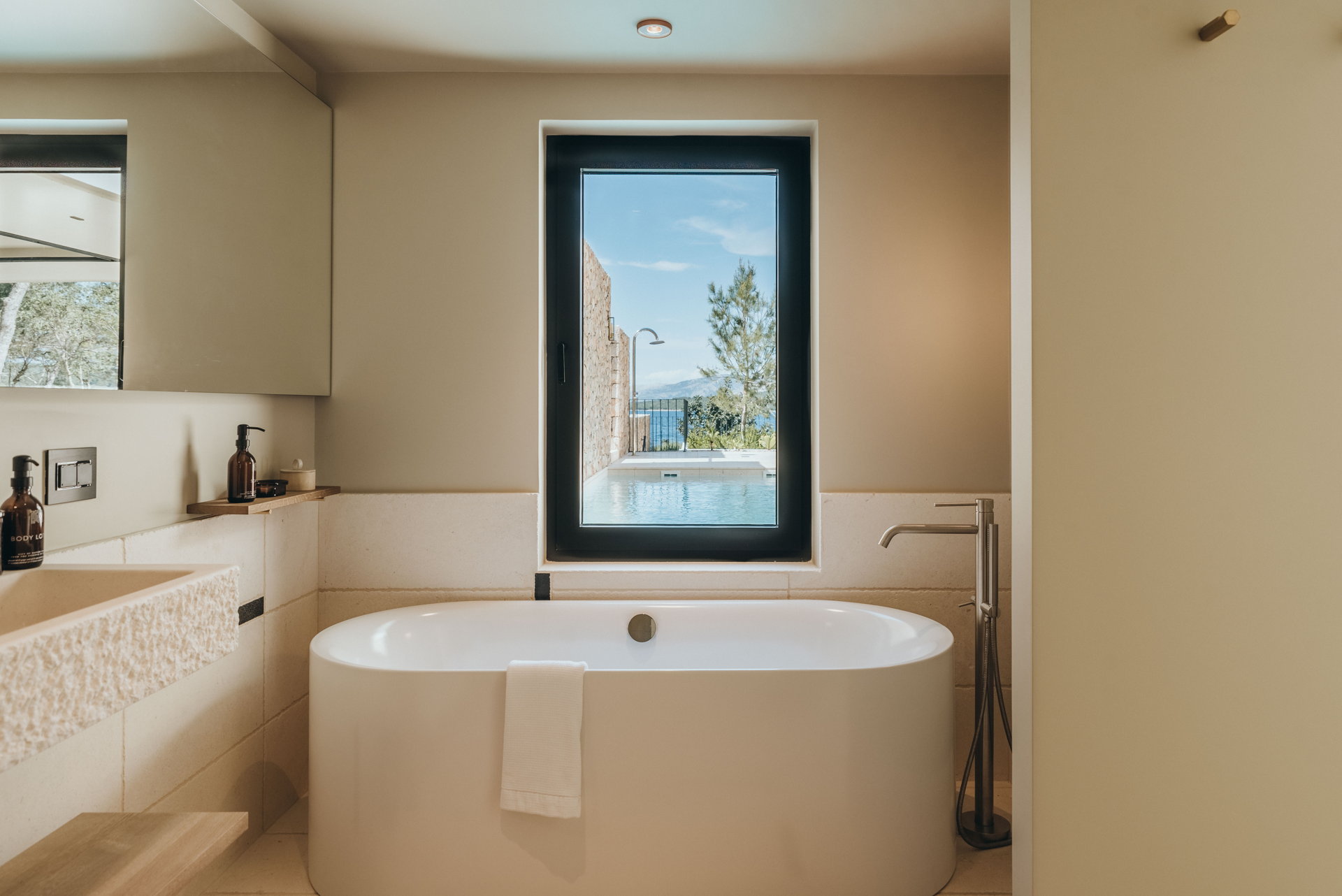Luxury Villa Cliff with Heated Pool