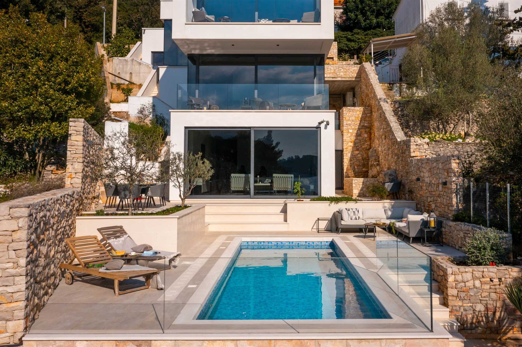 Beachfront Villa Grain of Salt with Pool