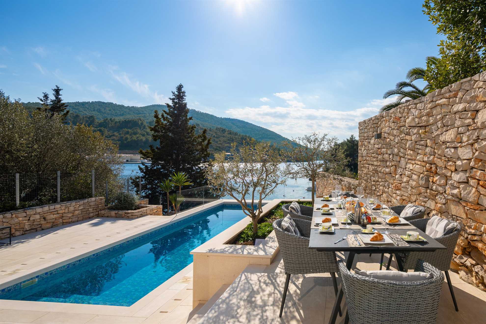 Beachfront Villa Grain of Salt with Pool