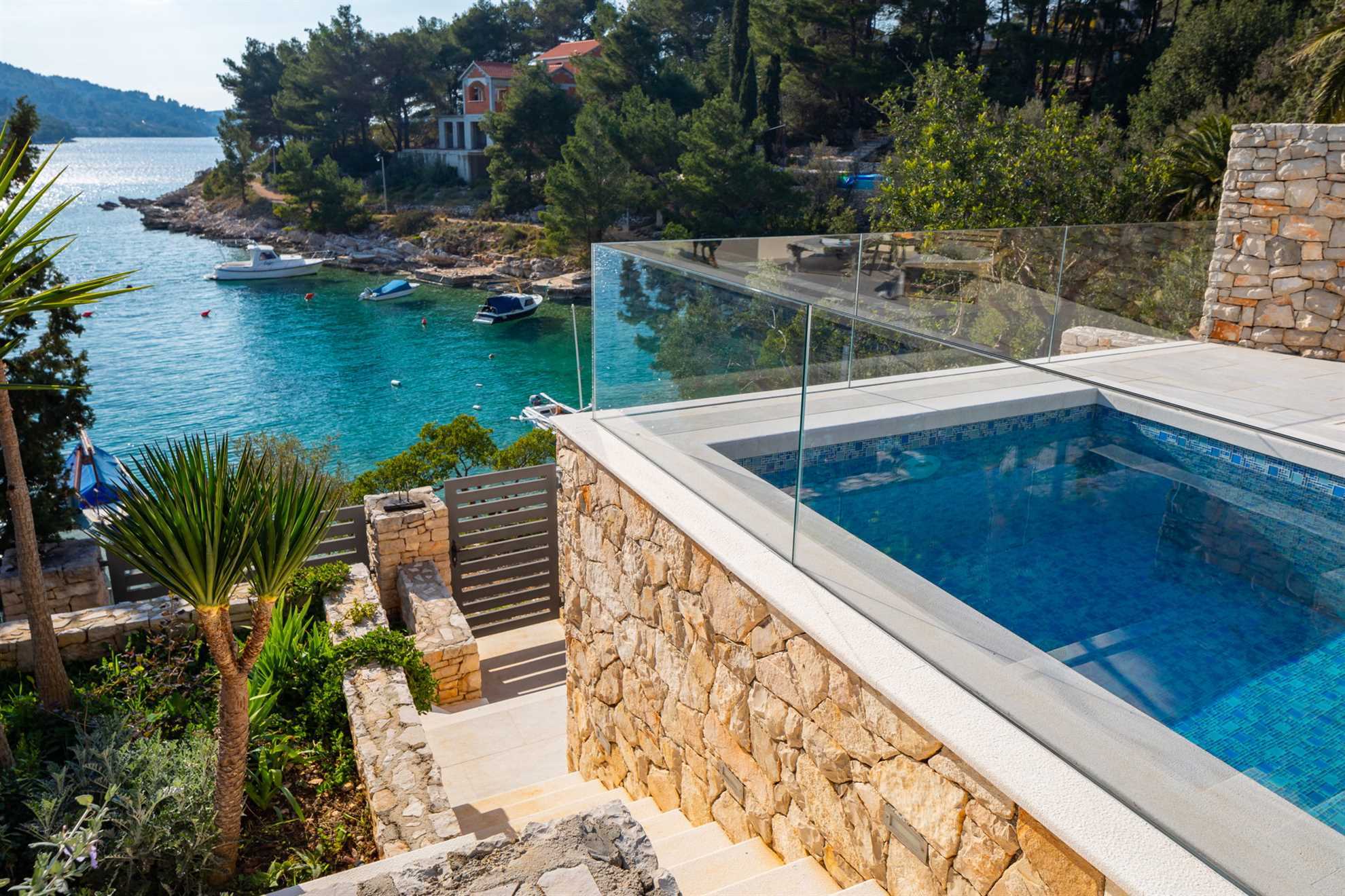 Beachfront Villa Grain of Salt with Pool