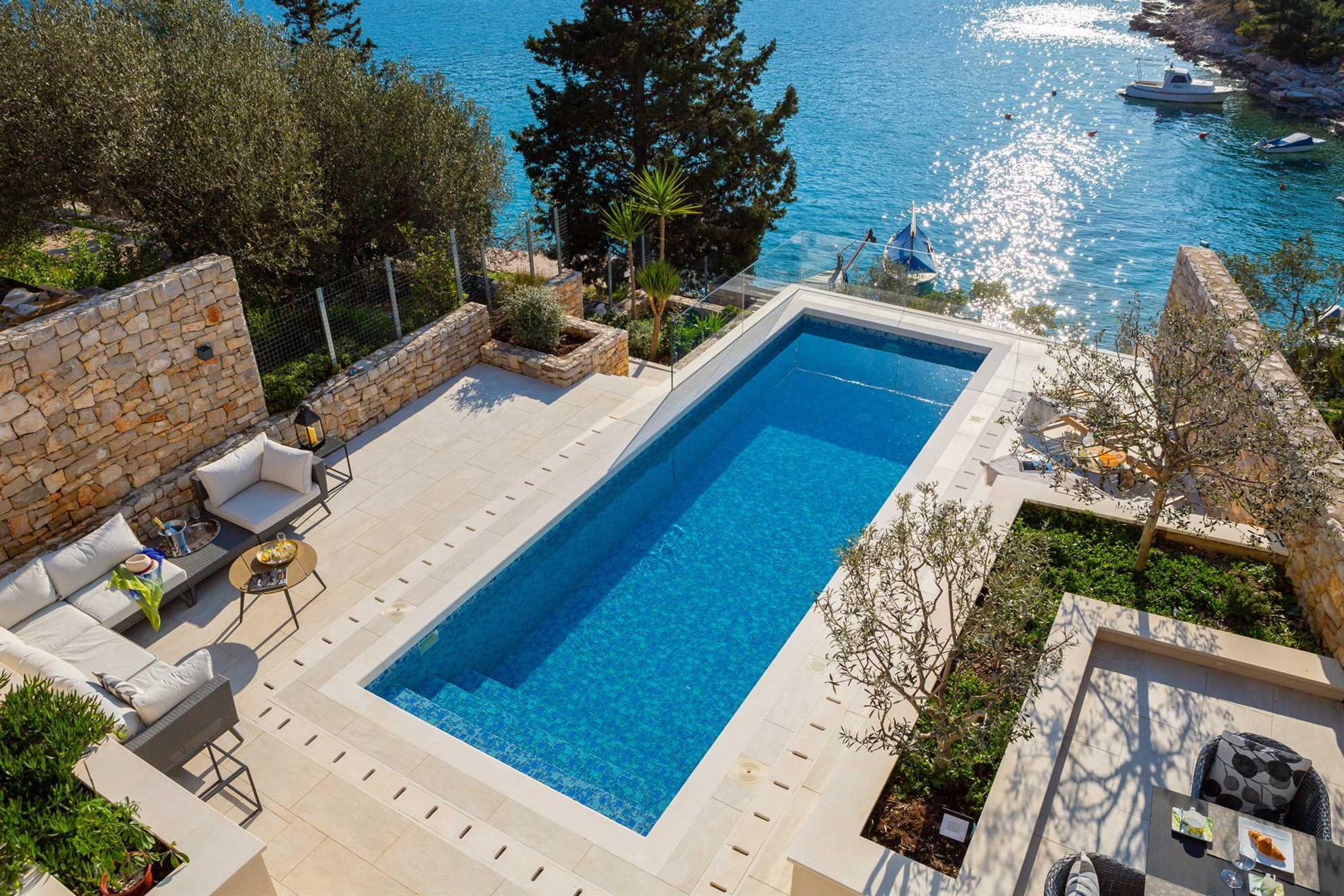Beachfront Villa Grain of Salt with Pool