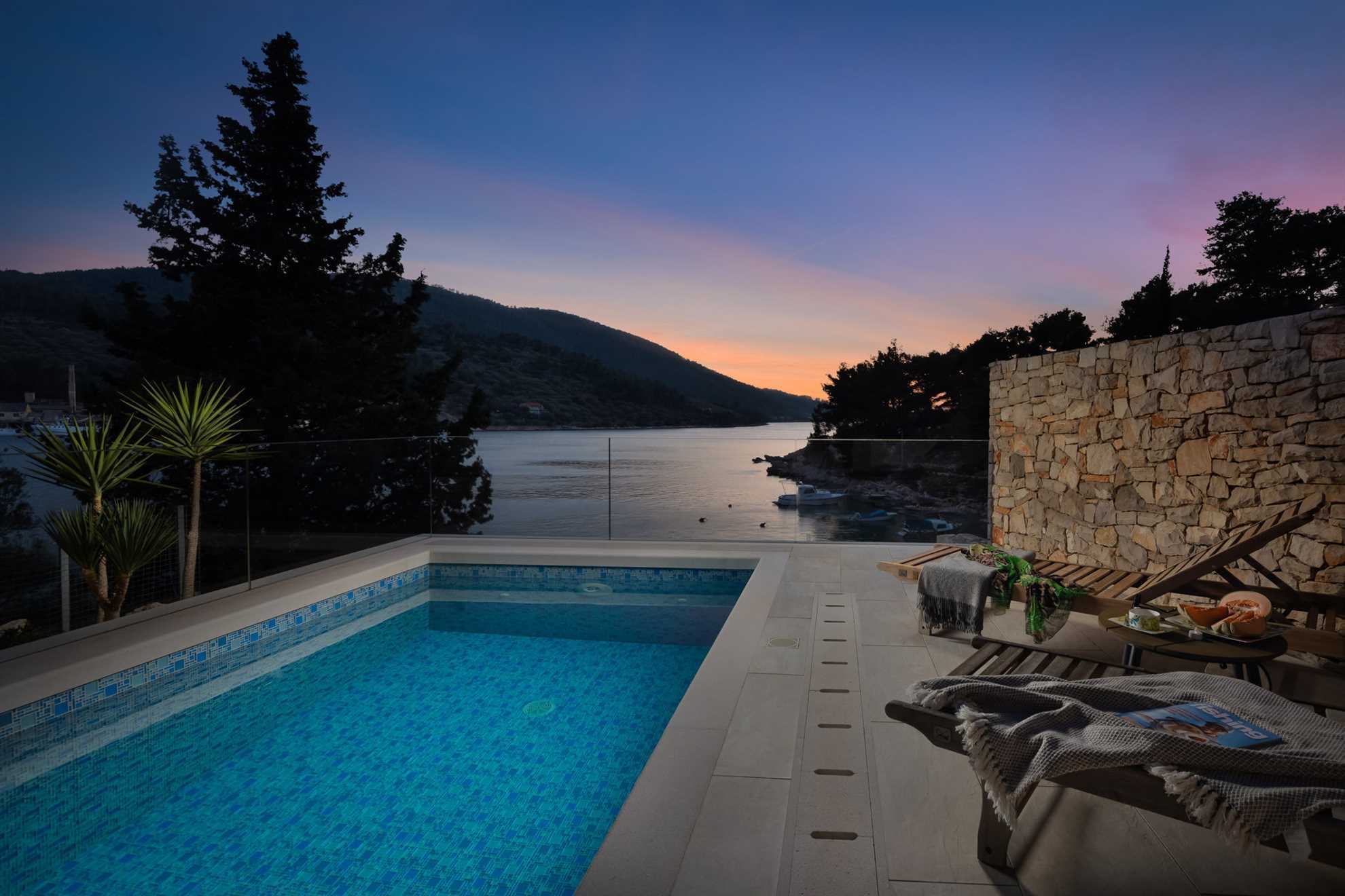 Beachfront Villa Grain of Salt with Pool