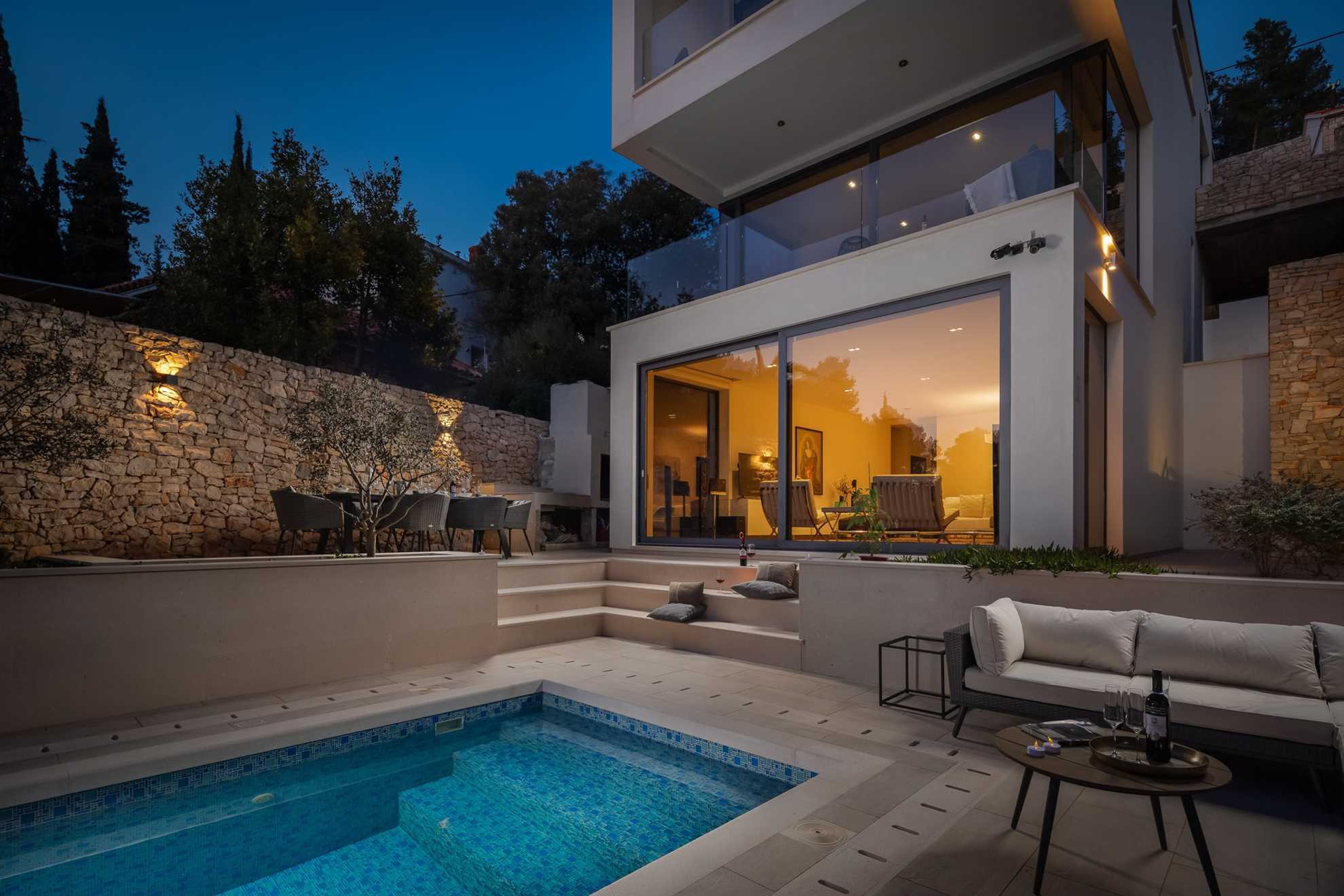 Beachfront Villa Grain of Salt with Pool