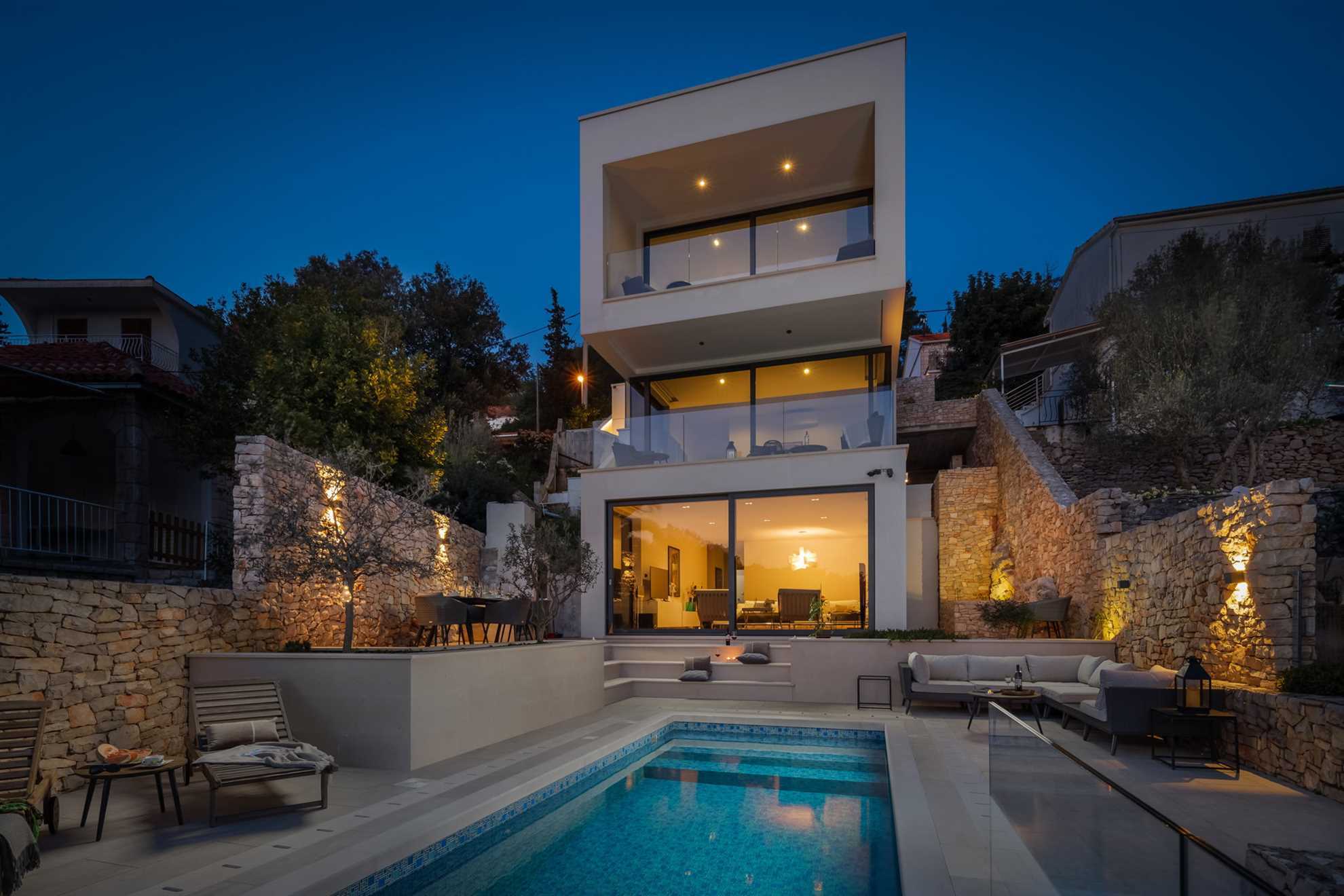 Beachfront Villa Grain of Salt with Pool