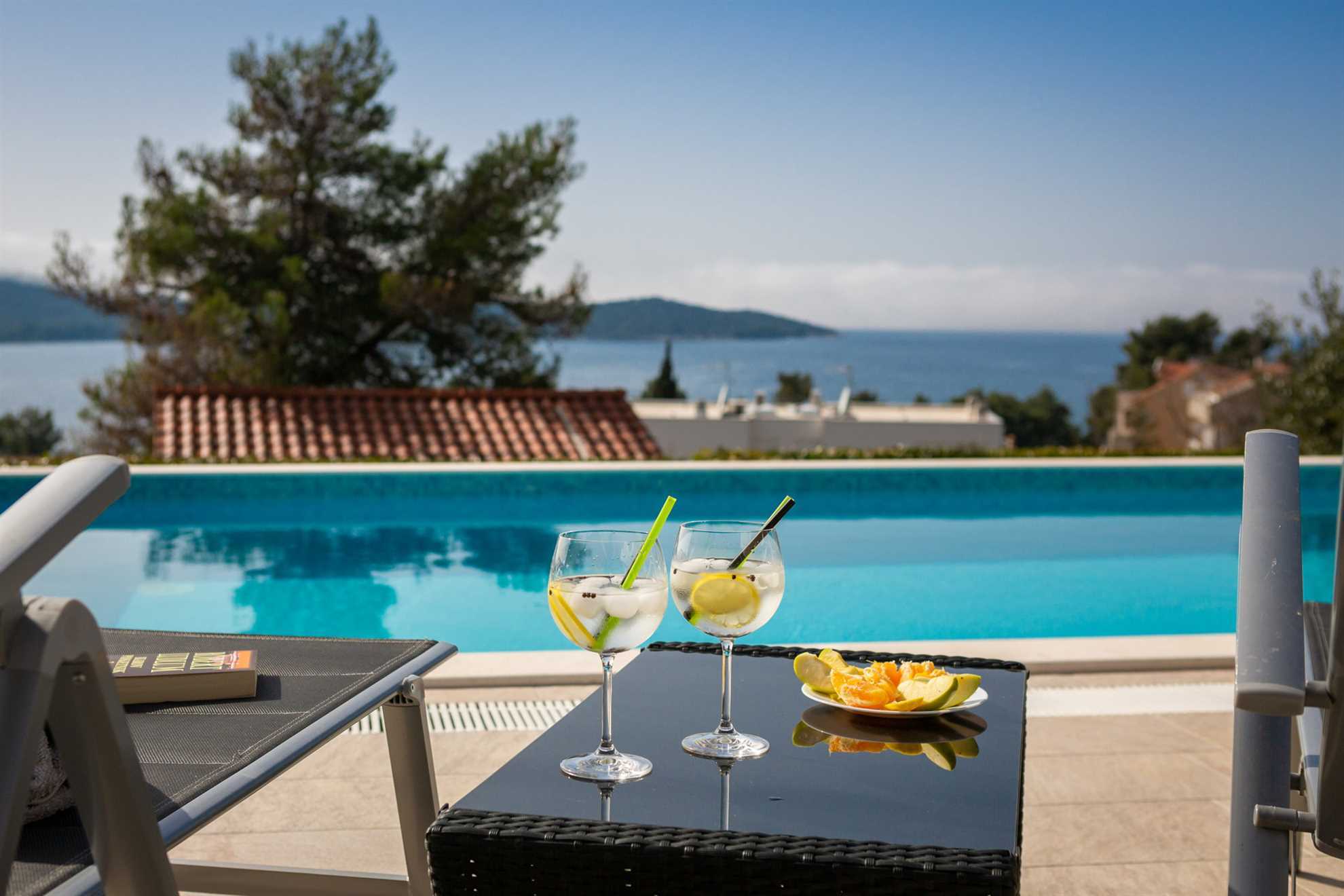 Villa Tela with Swimming Pool