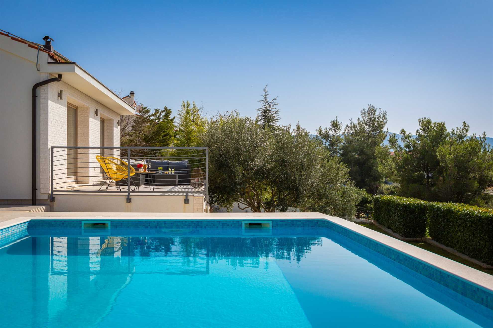Villa Tela with Swimming Pool